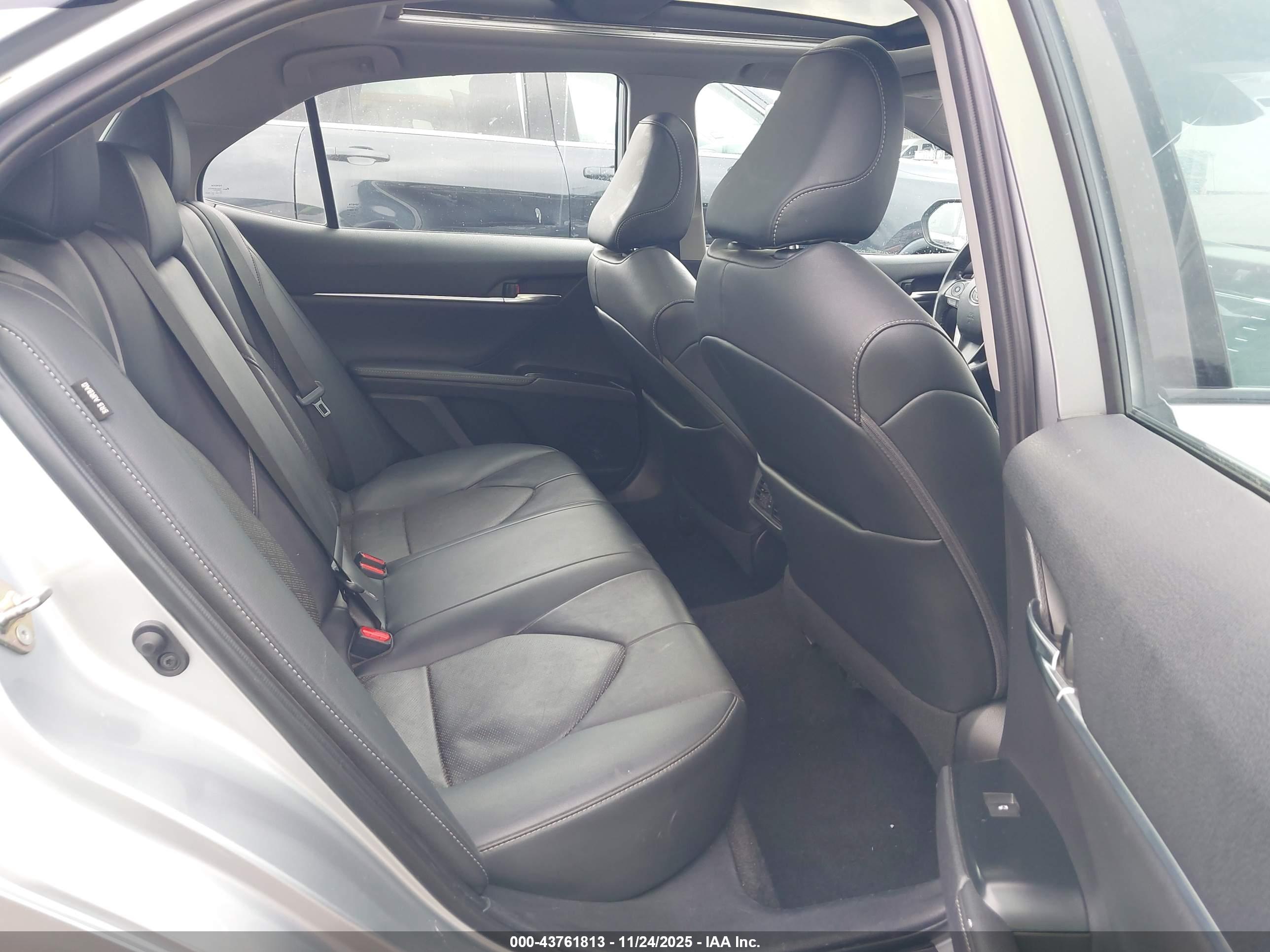 TOYOTA CAMRY image 8