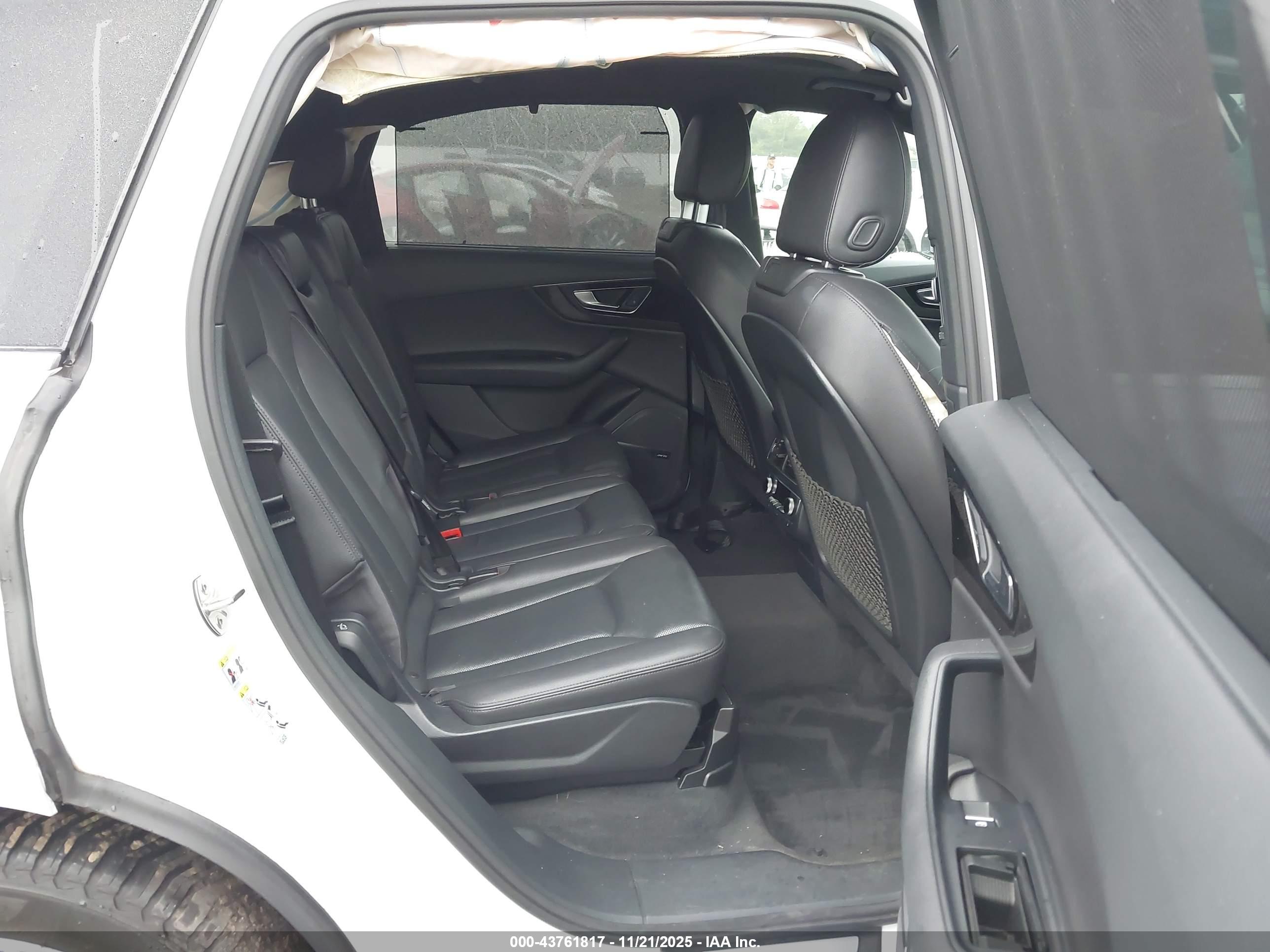 AUDI Q7 image 8