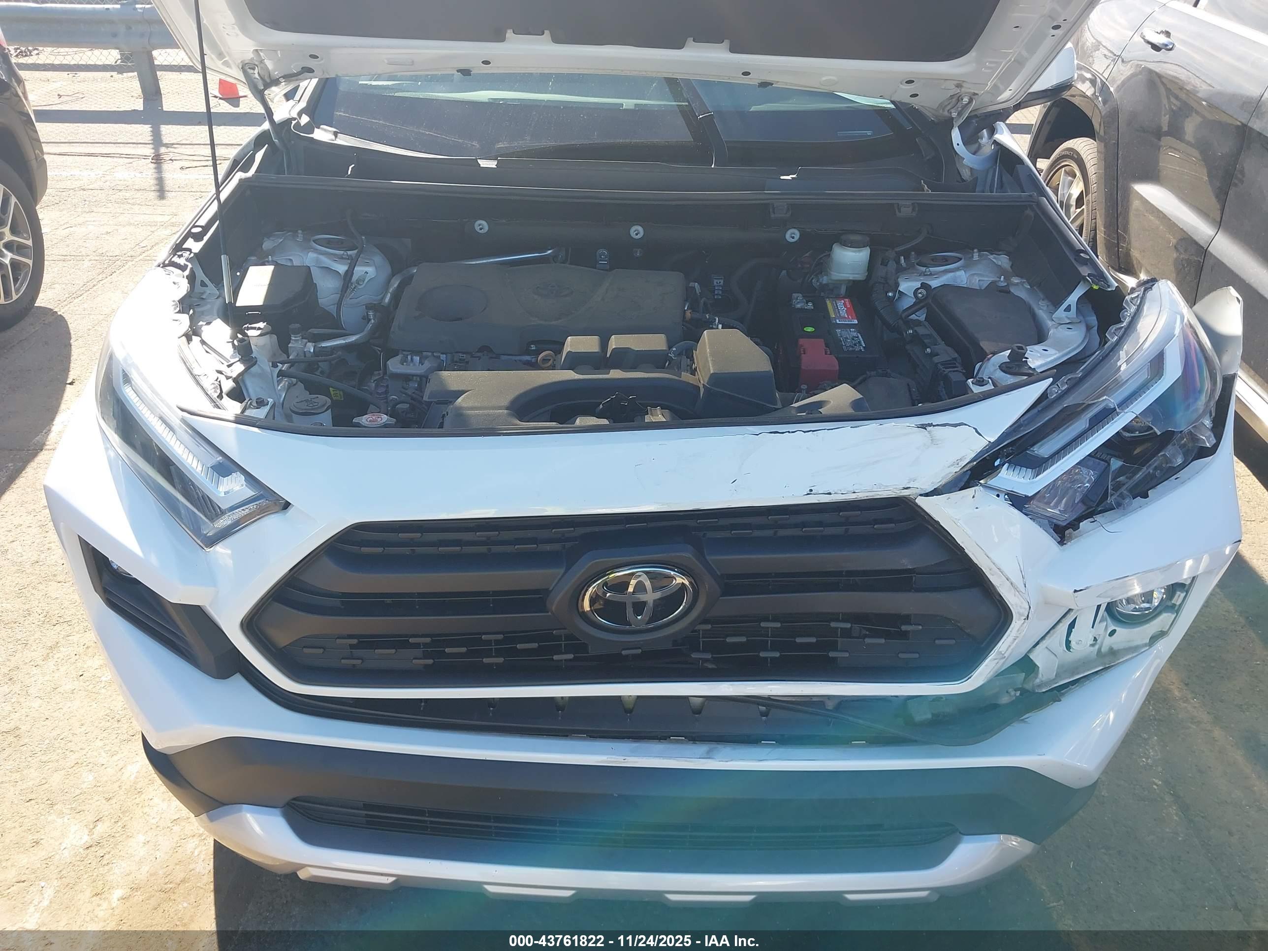 TOYOTA RAV4 image 10