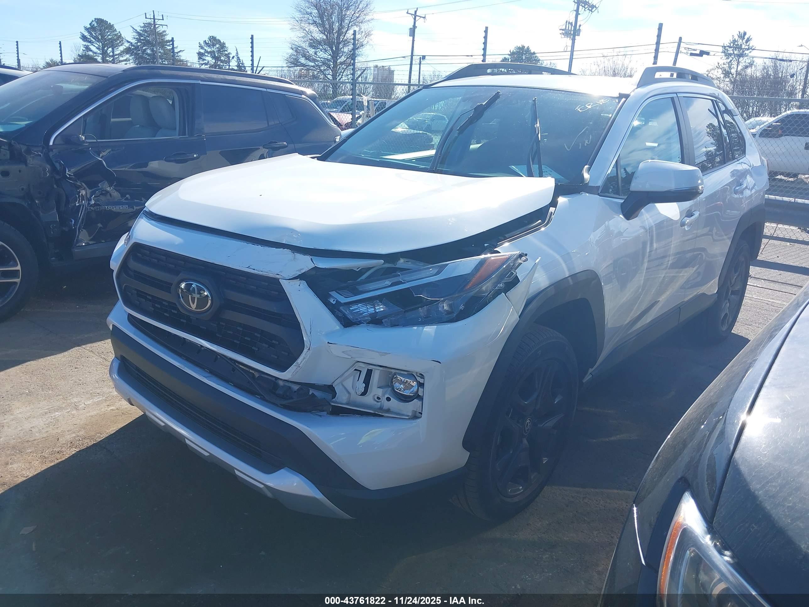 TOYOTA RAV4 image 2