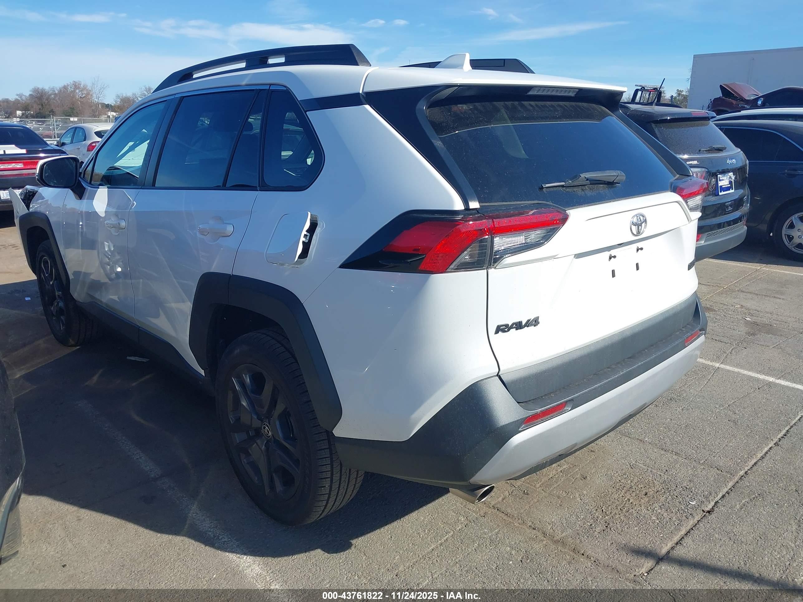TOYOTA RAV4 image 3
