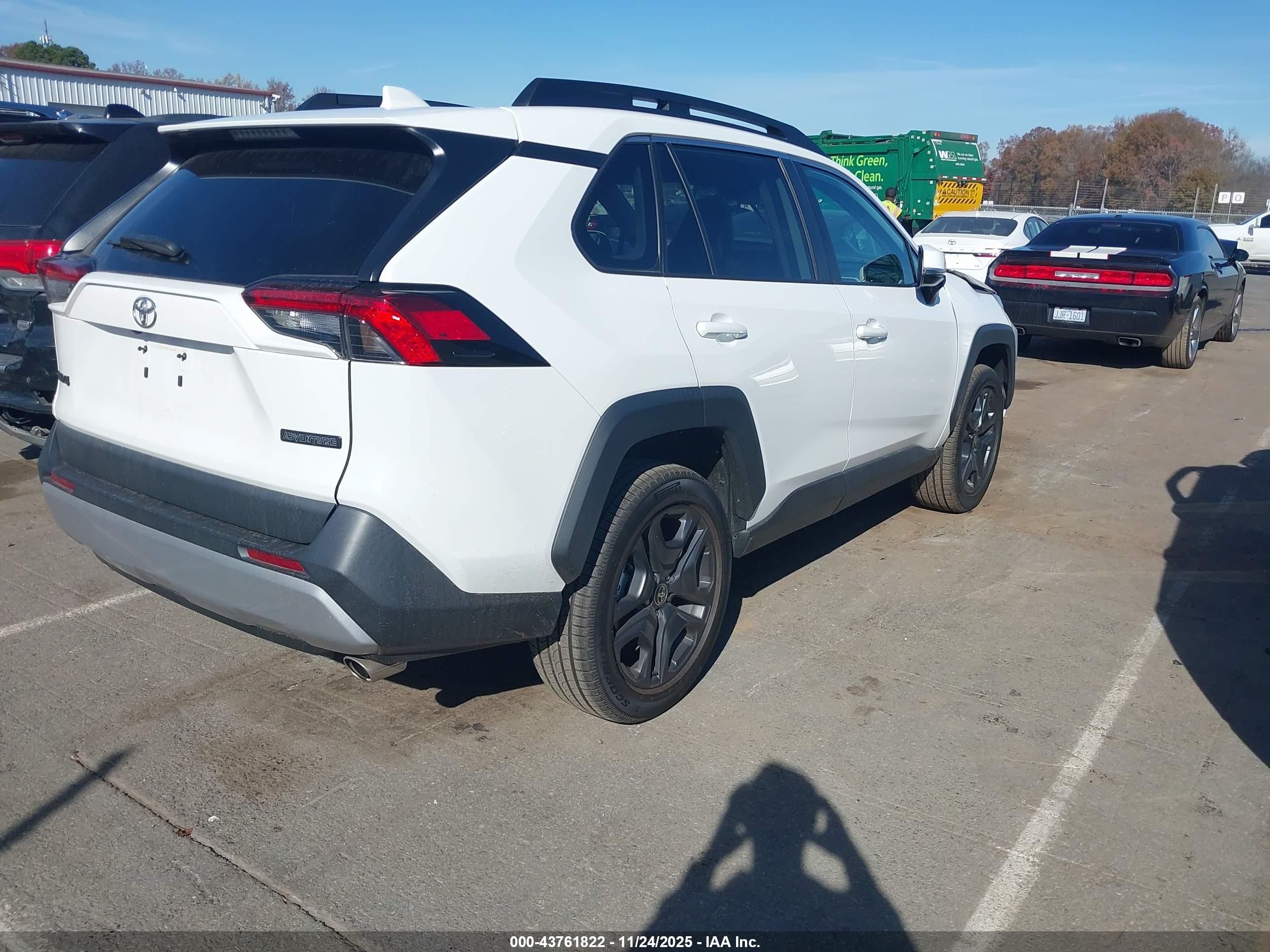 TOYOTA RAV4 image 4