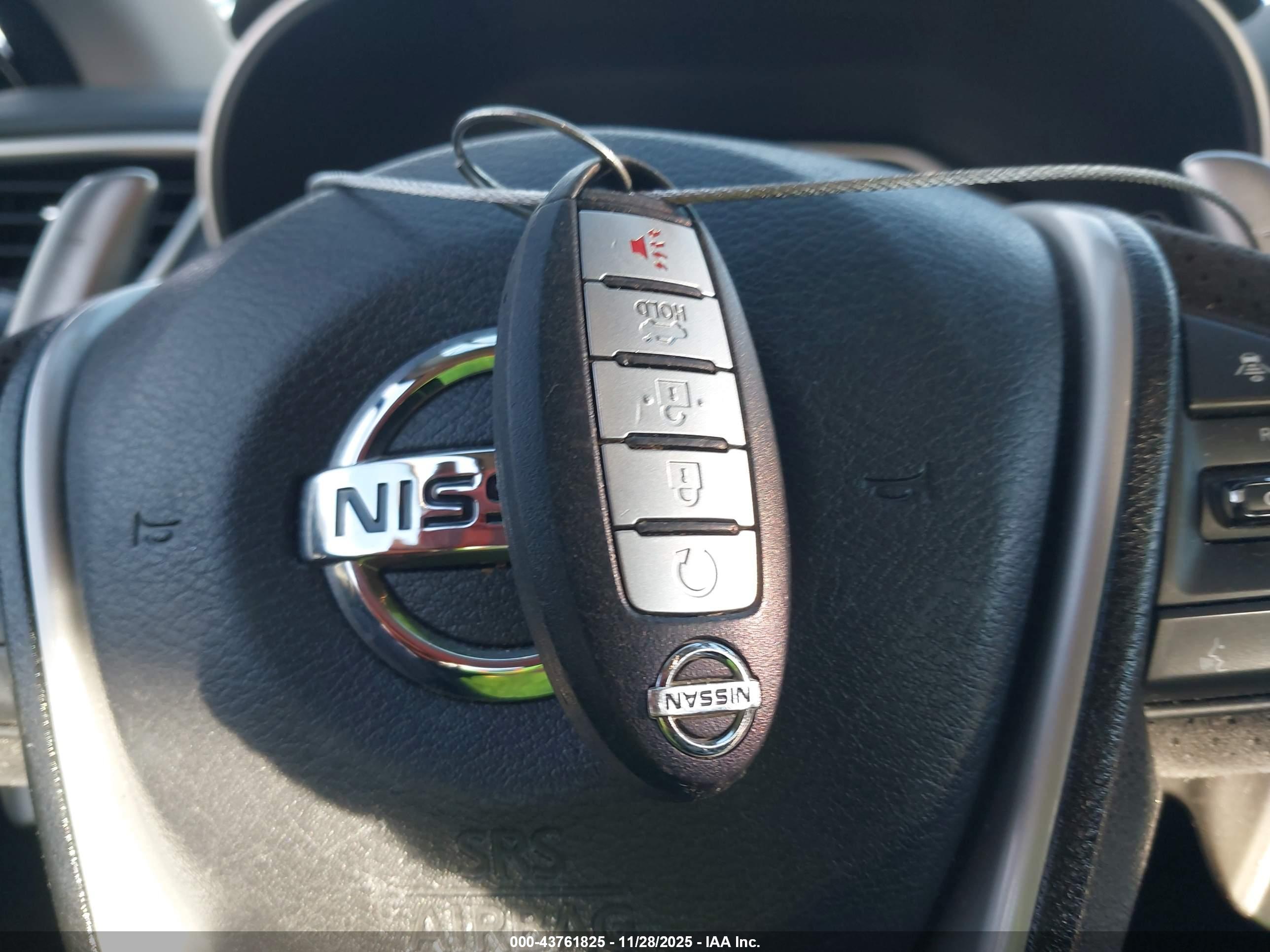 NISSAN MAXIMA image 11