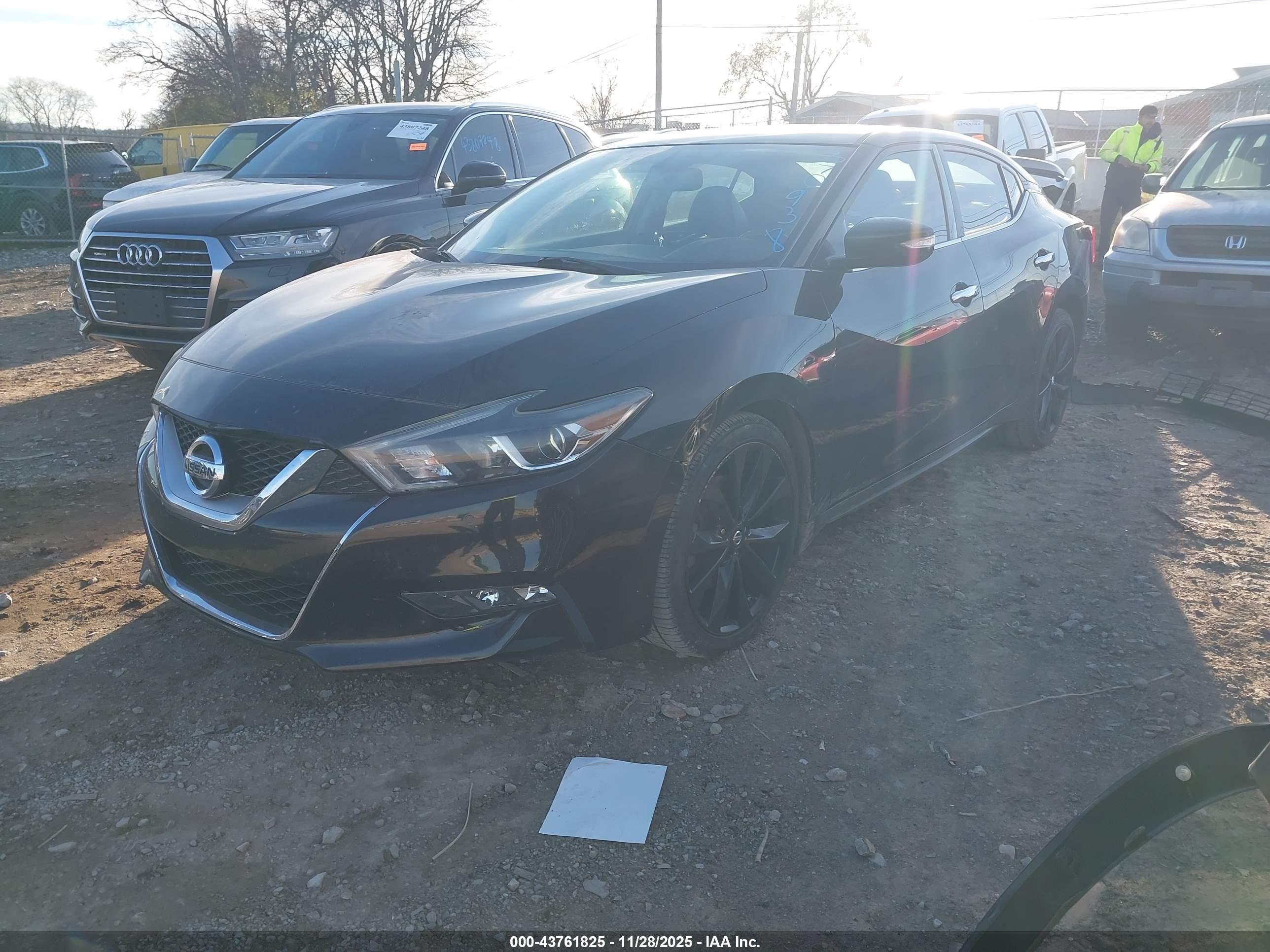 NISSAN MAXIMA image 2