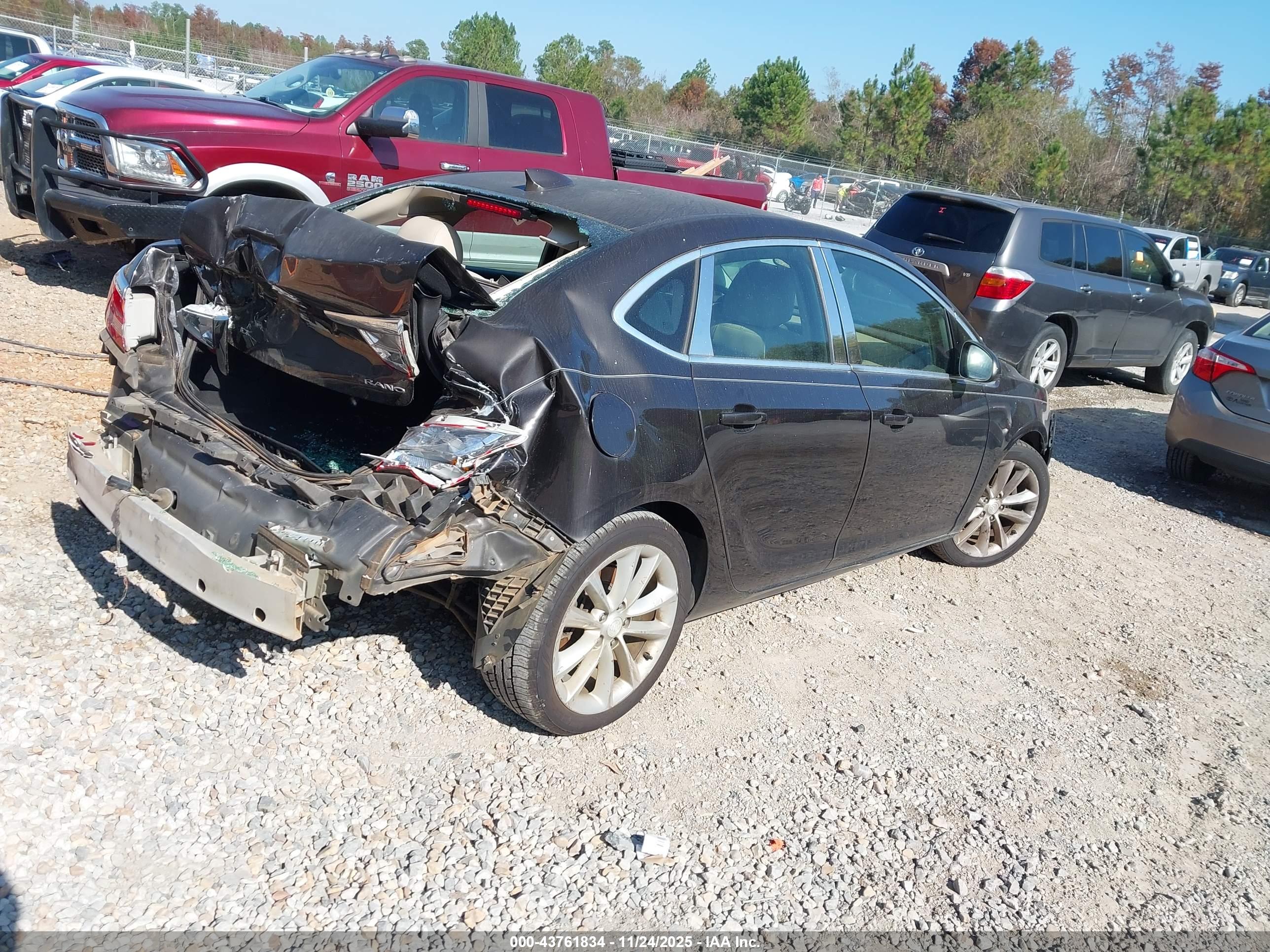 BUICK VERANO image 4