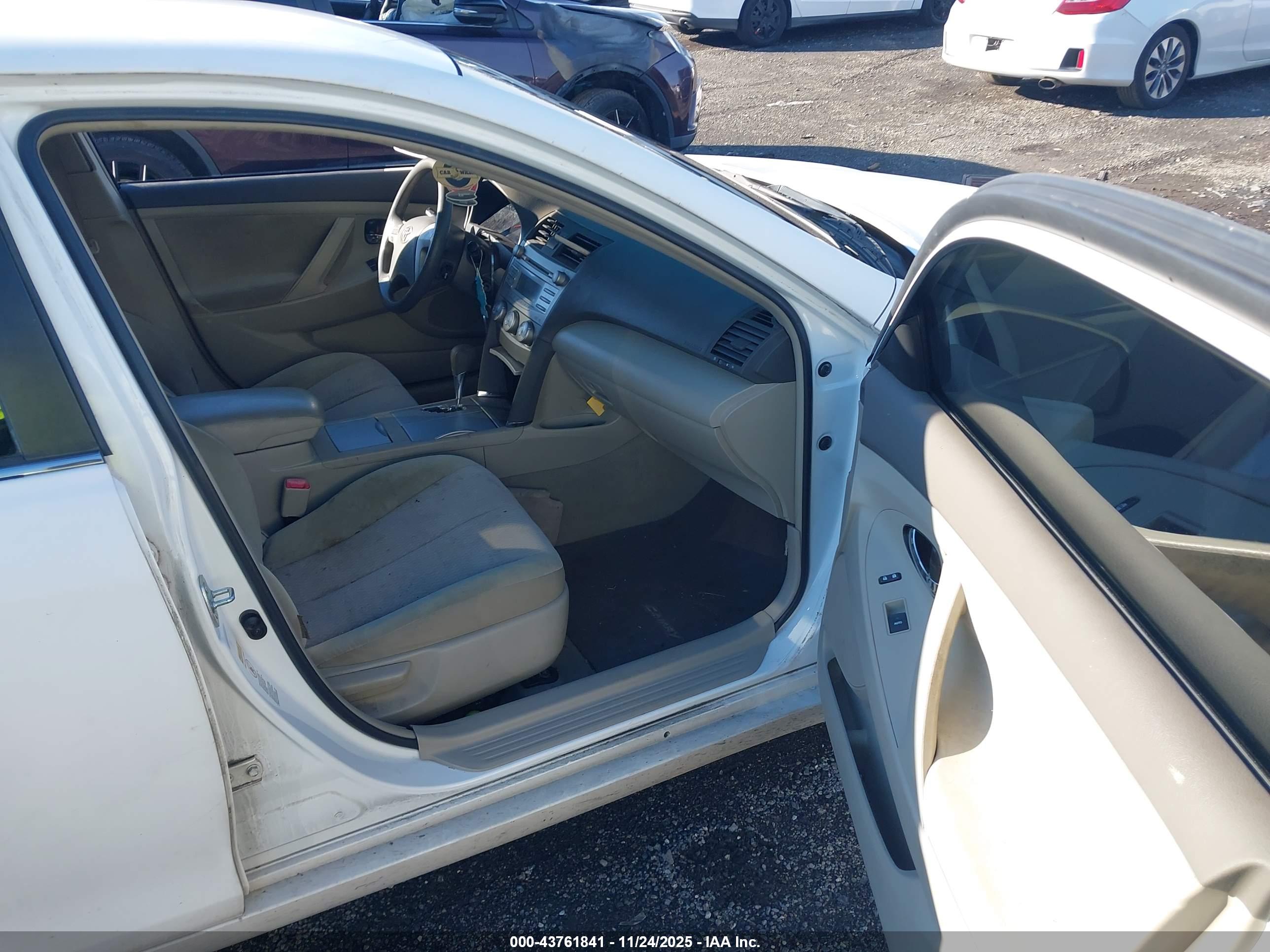 TOYOTA CAMRY image 5