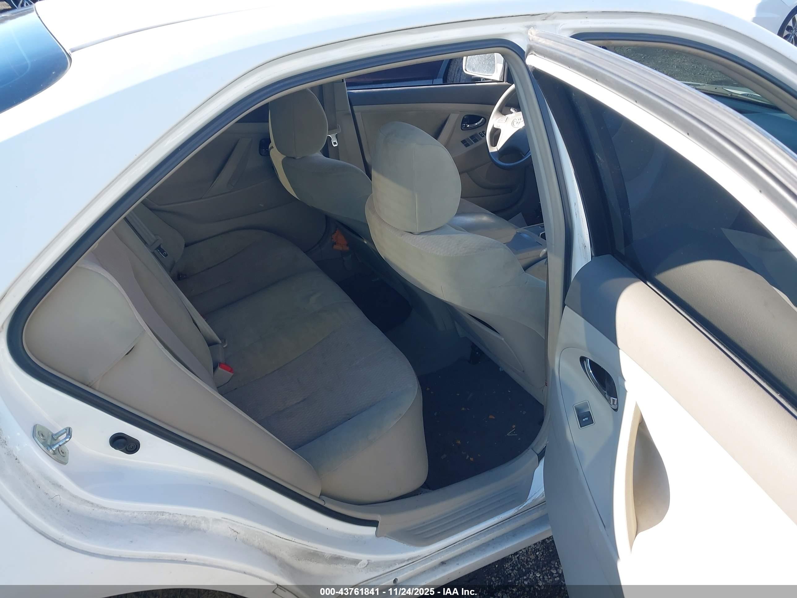 TOYOTA CAMRY image 8