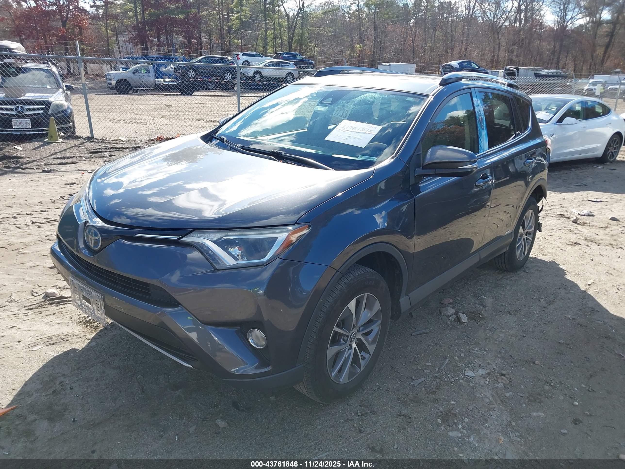 TOYOTA RAV4 image 2