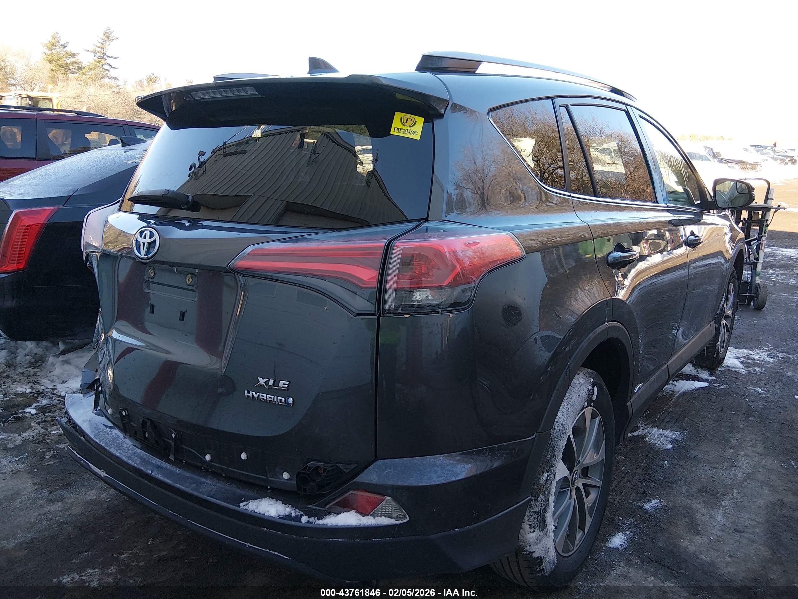 TOYOTA RAV4 image 4