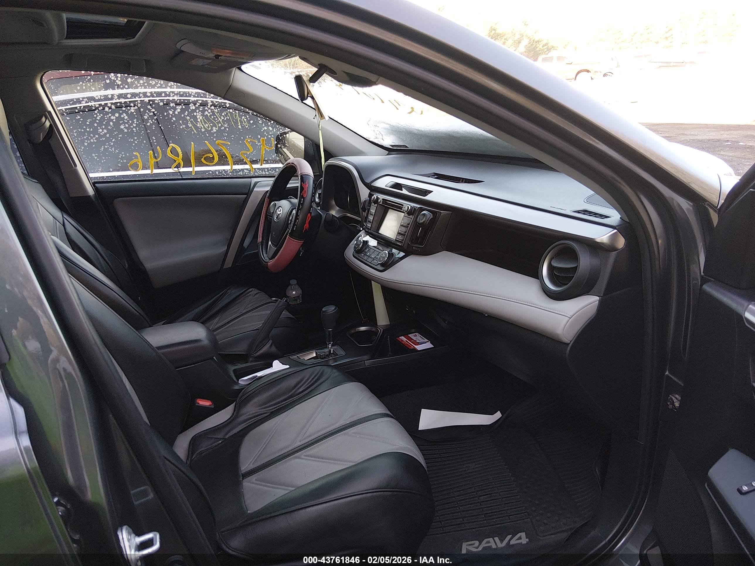 TOYOTA RAV4 image 5
