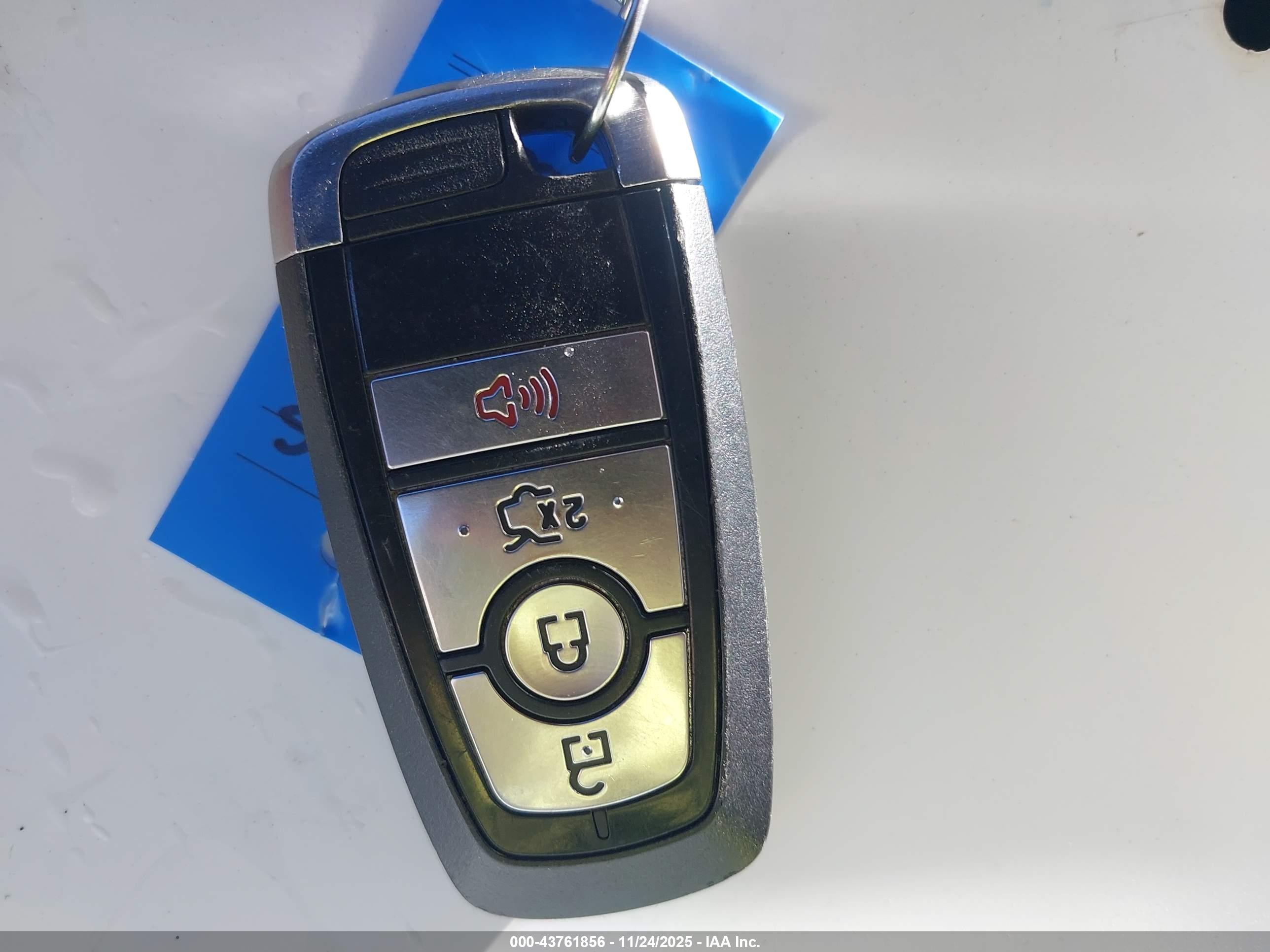 FORD FUSION image 11