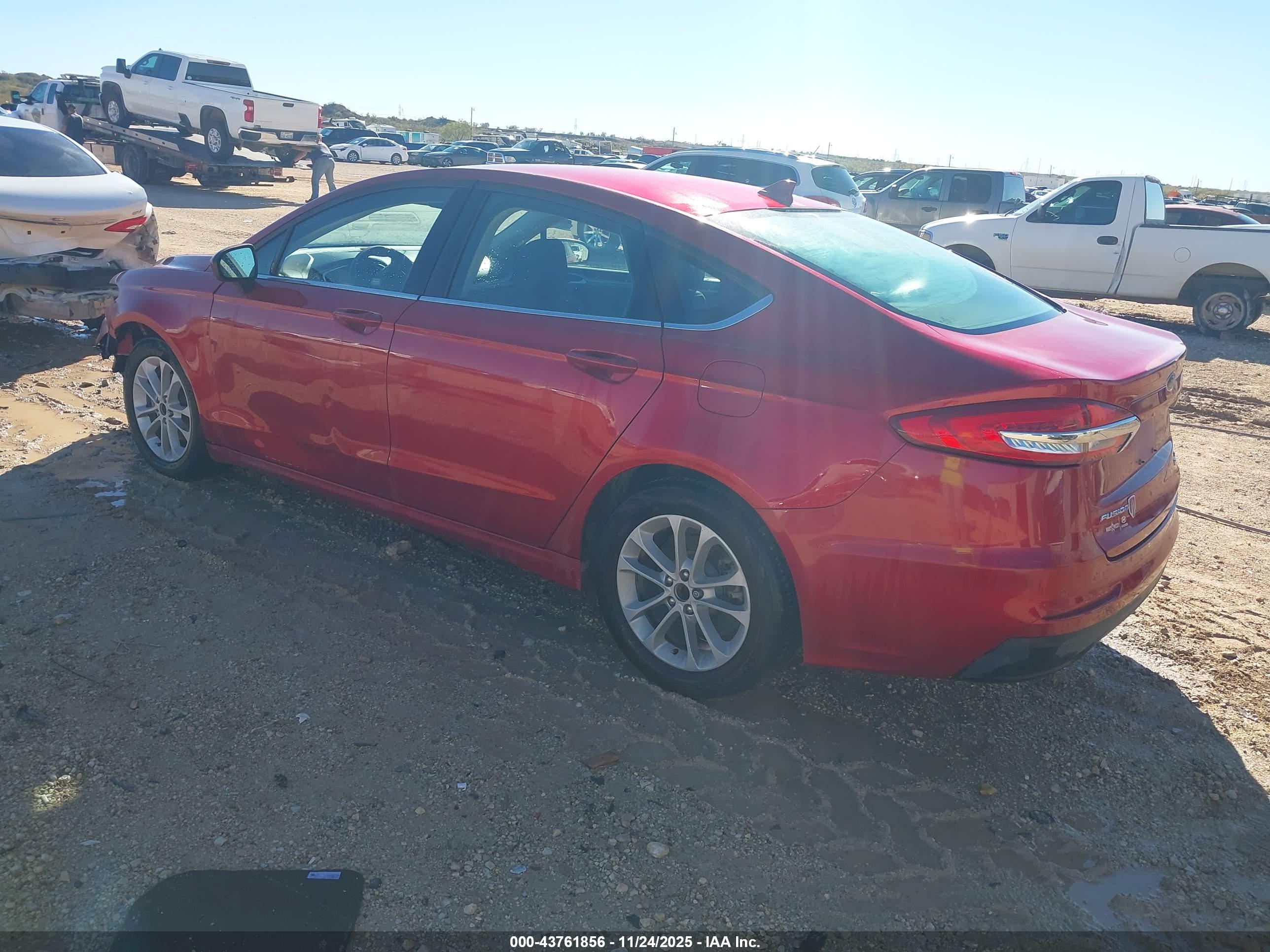 FORD FUSION image 3