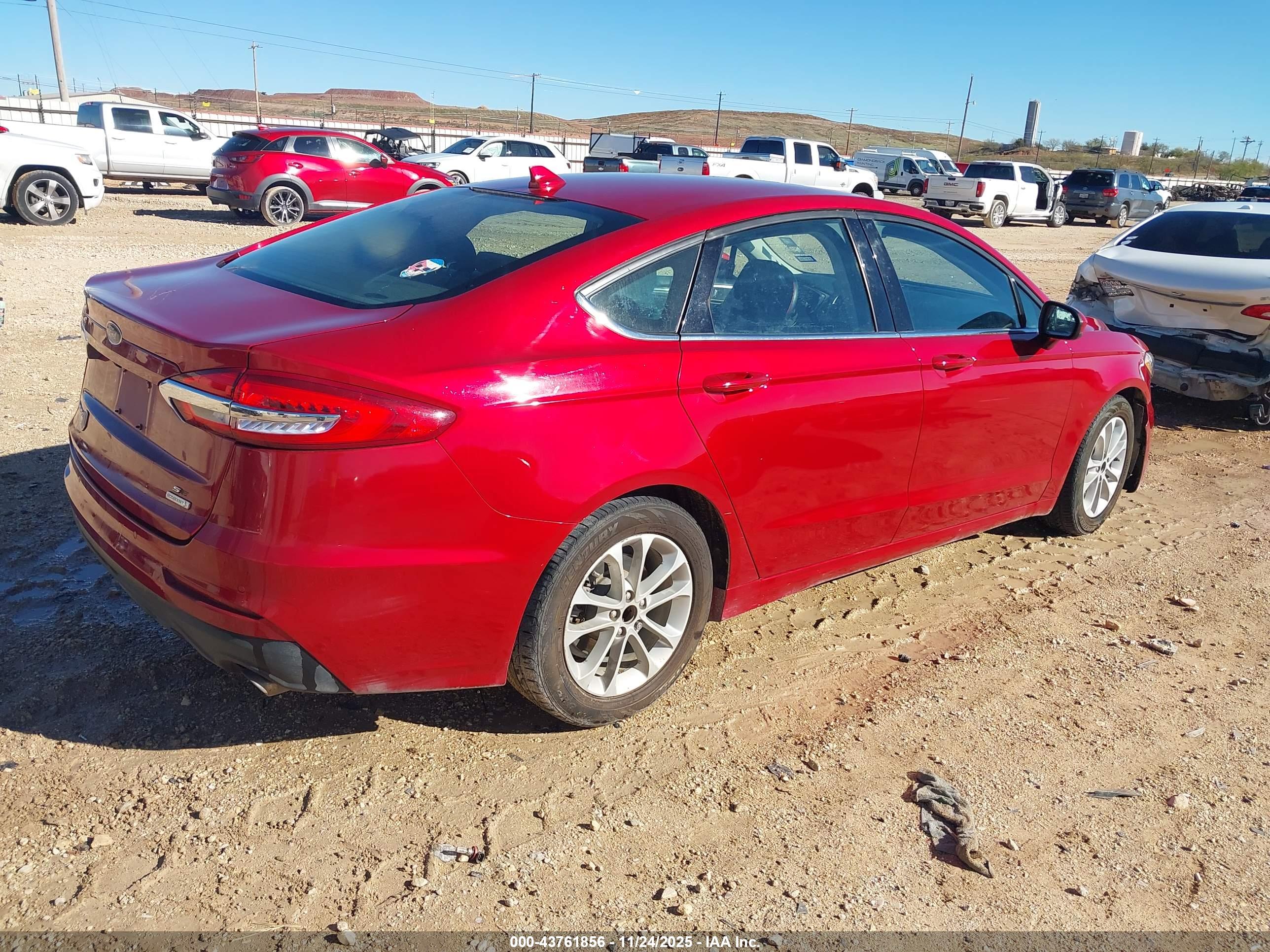 FORD FUSION image 4