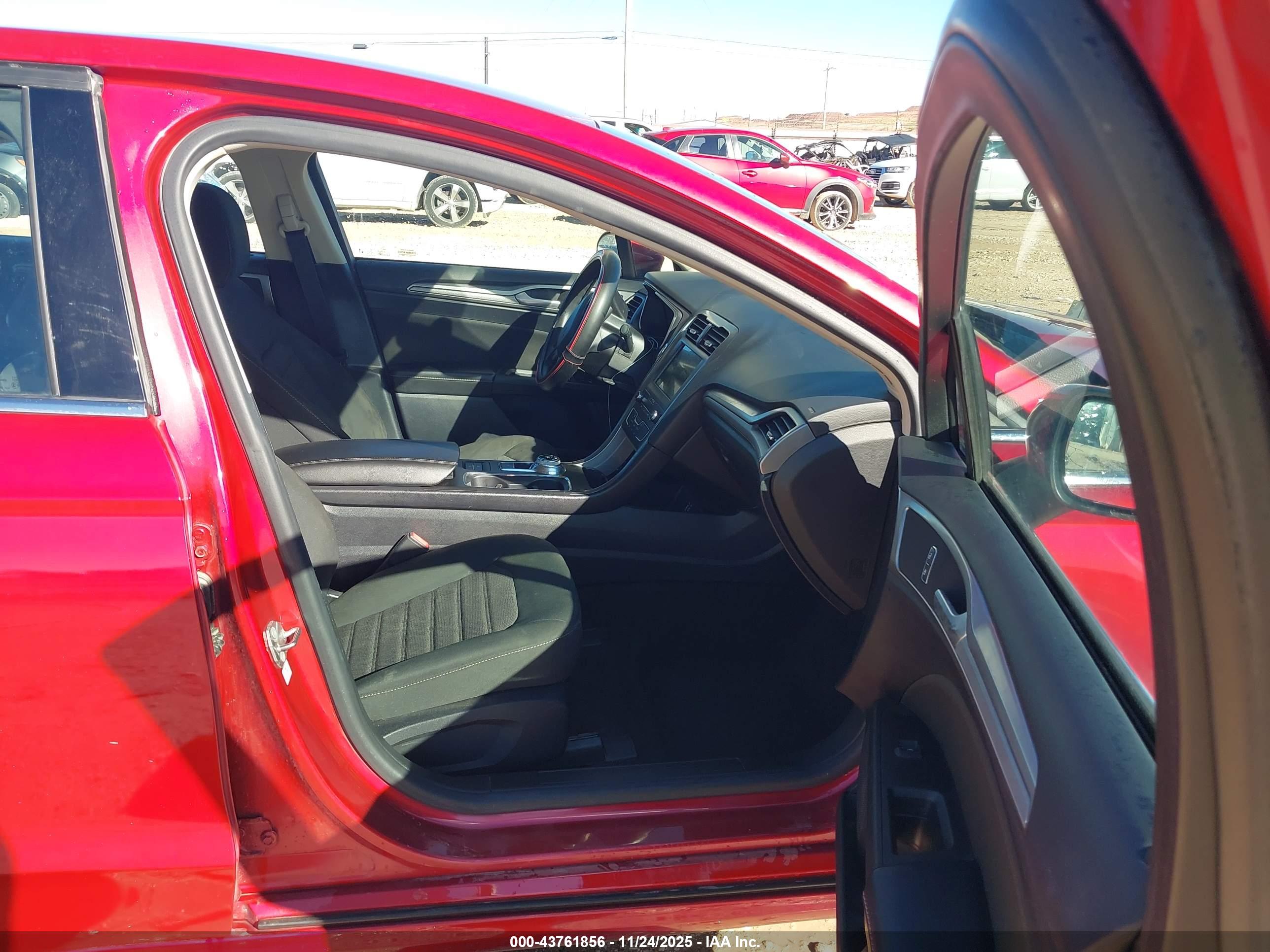 FORD FUSION image 5