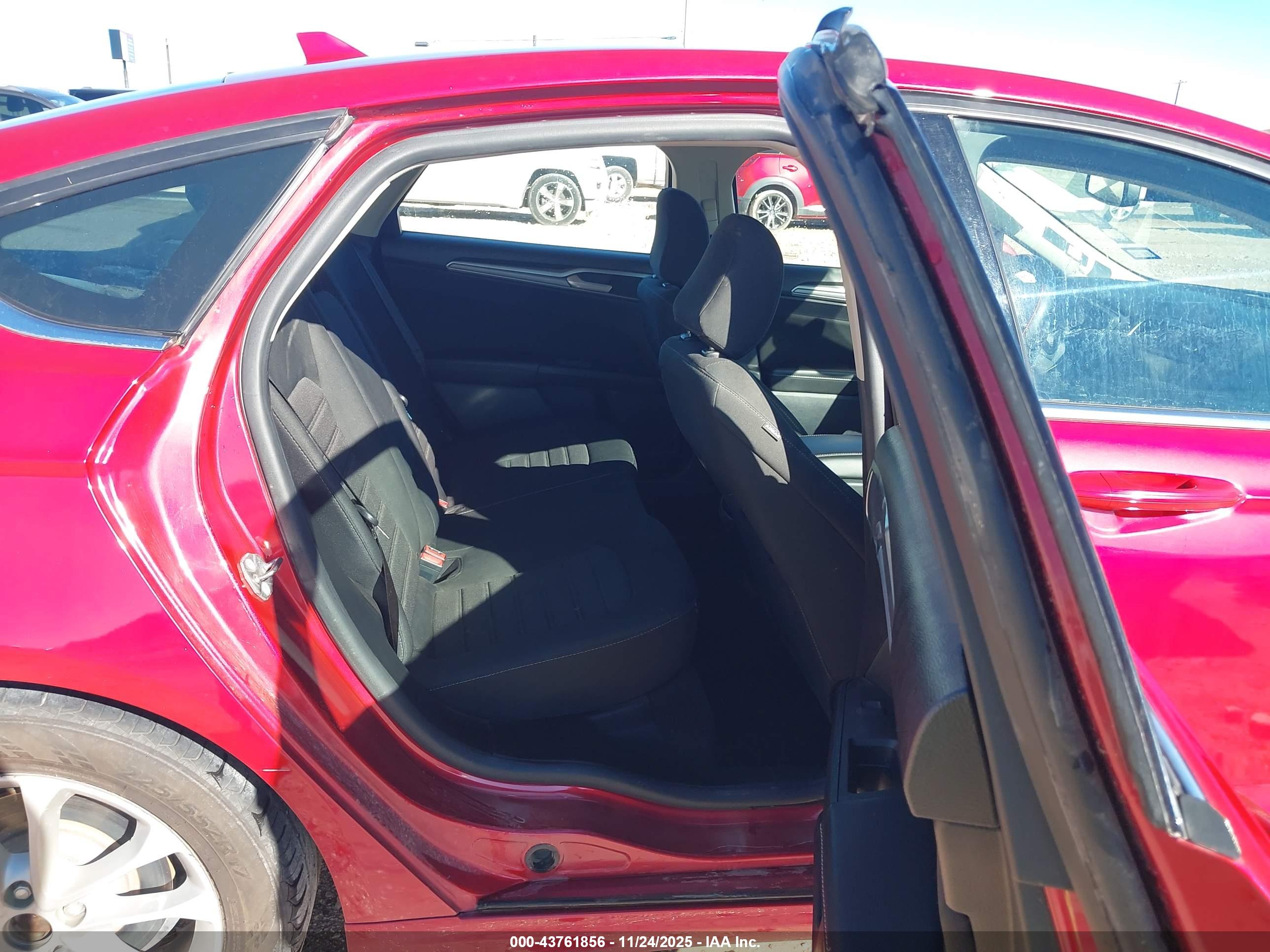 FORD FUSION image 8