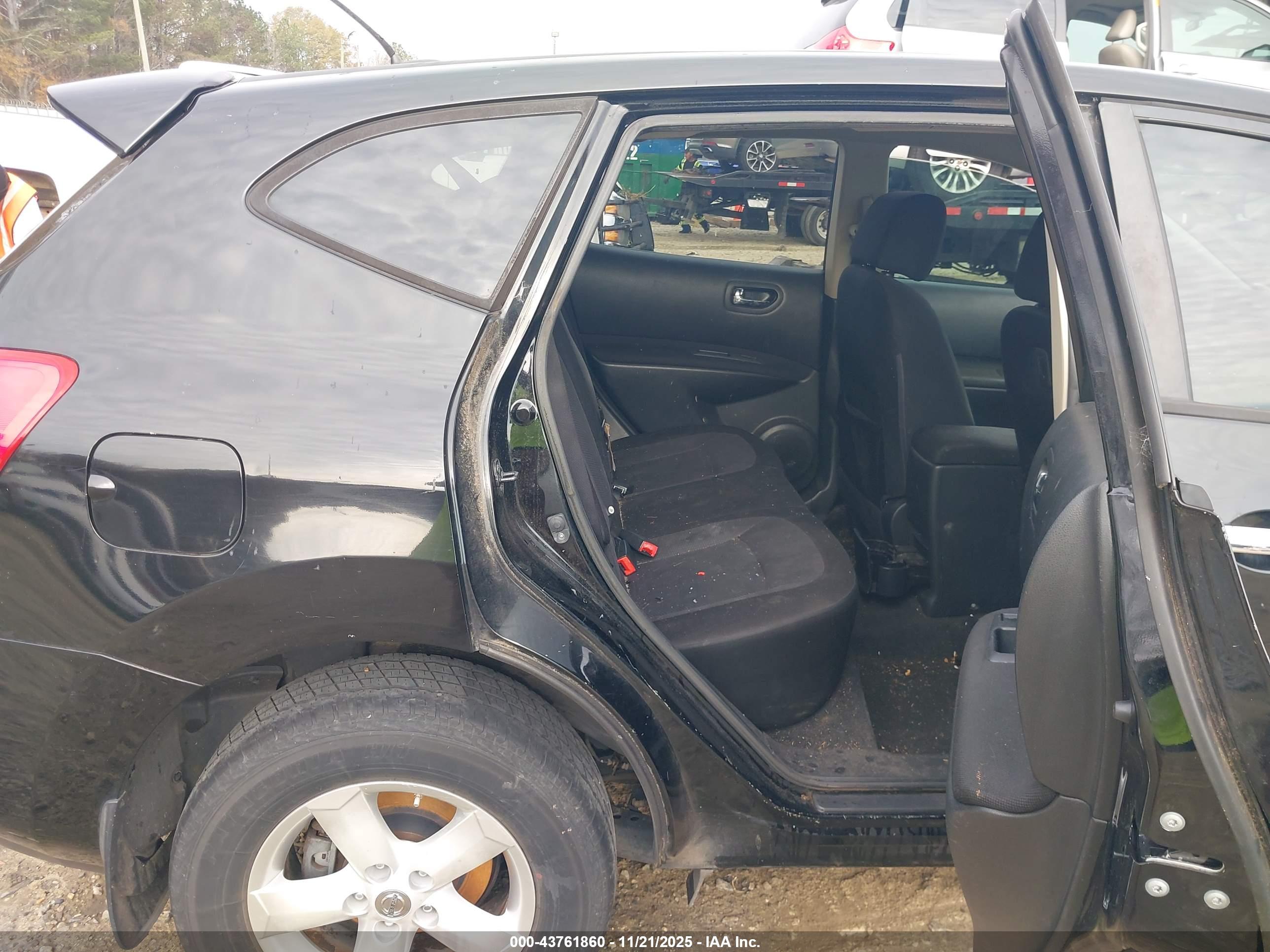 NISSAN ROGUE image 8