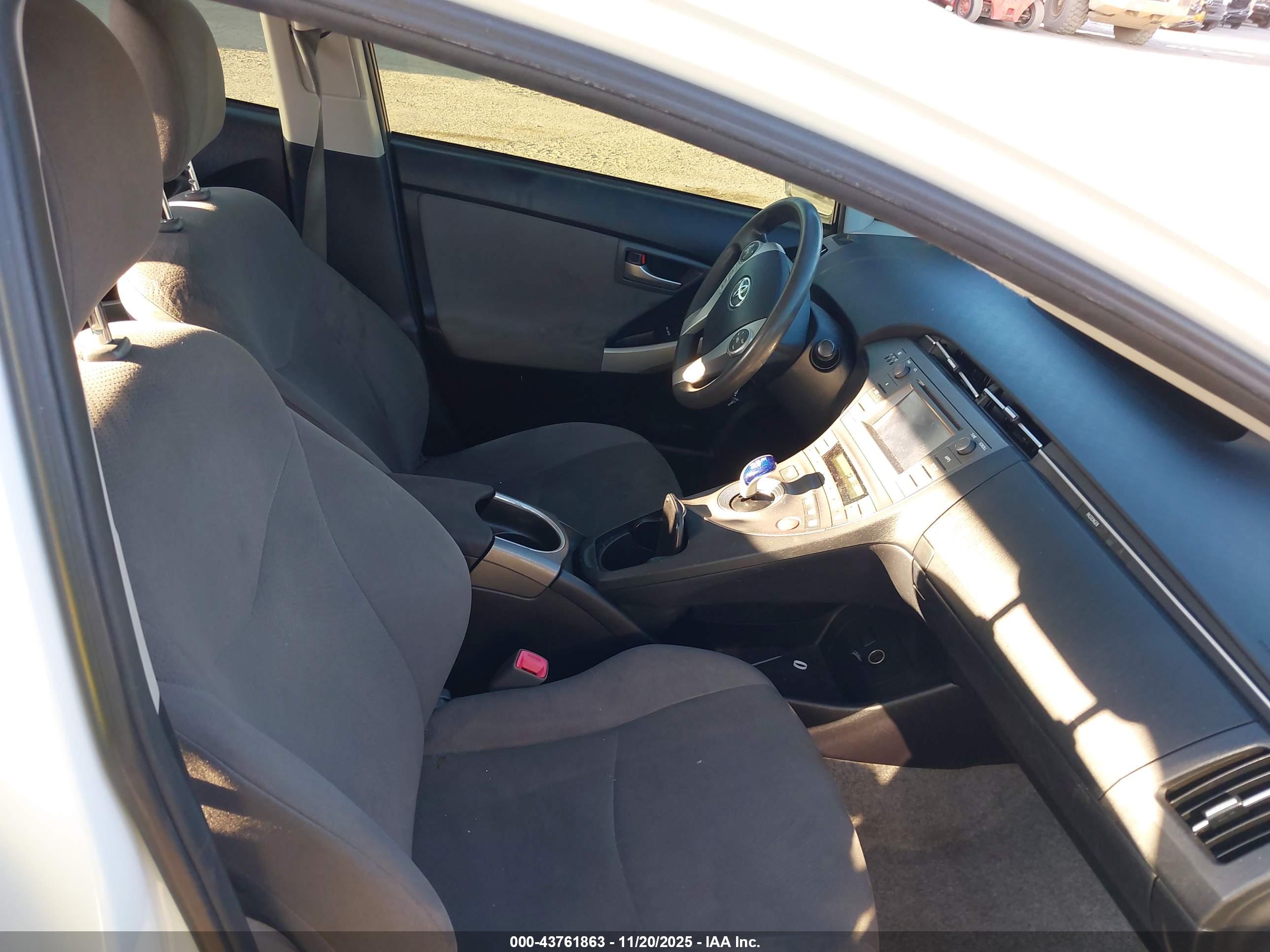 TOYOTA PRIUS image 5