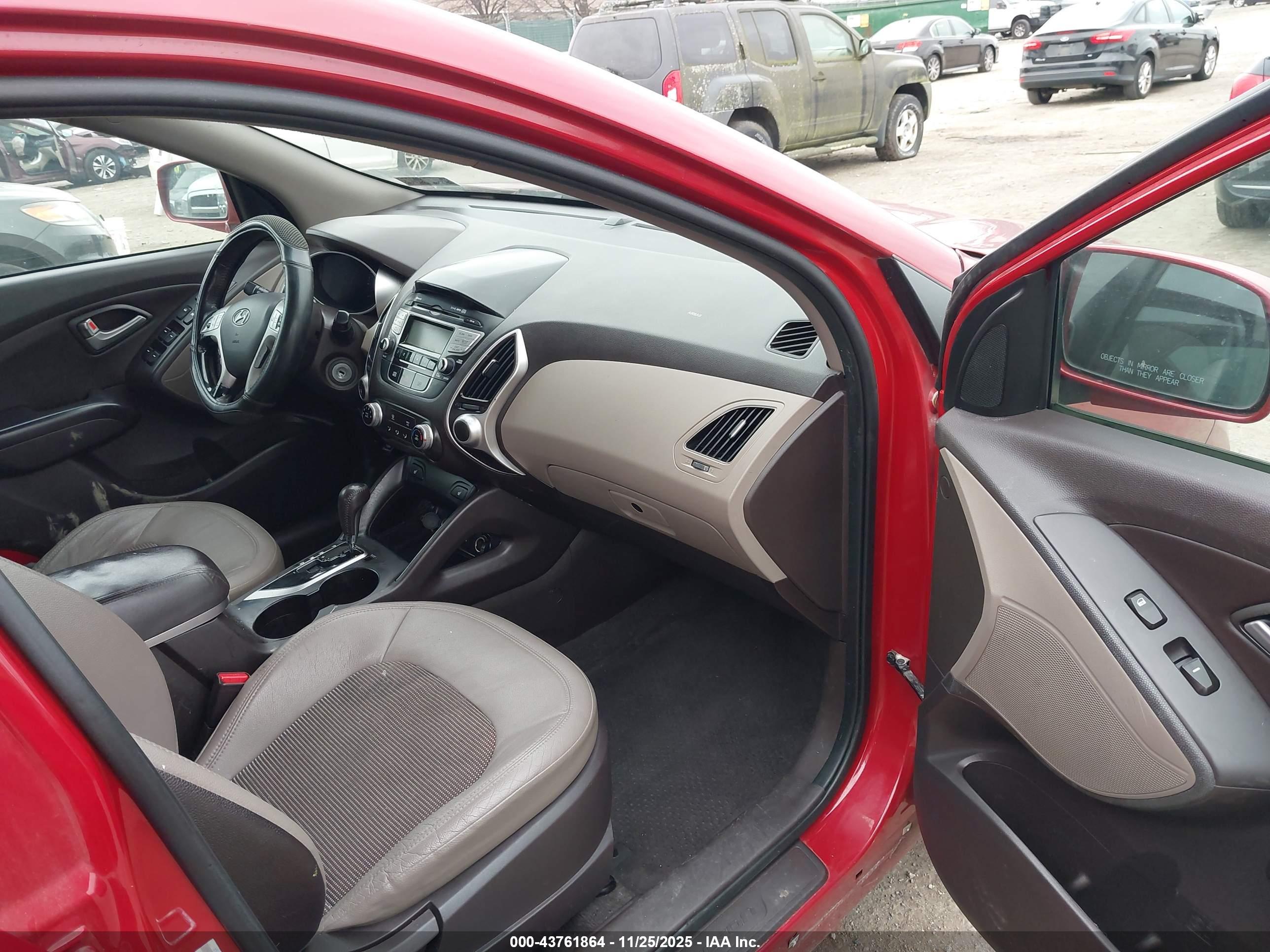 HYUNDAI TUCSON image 5