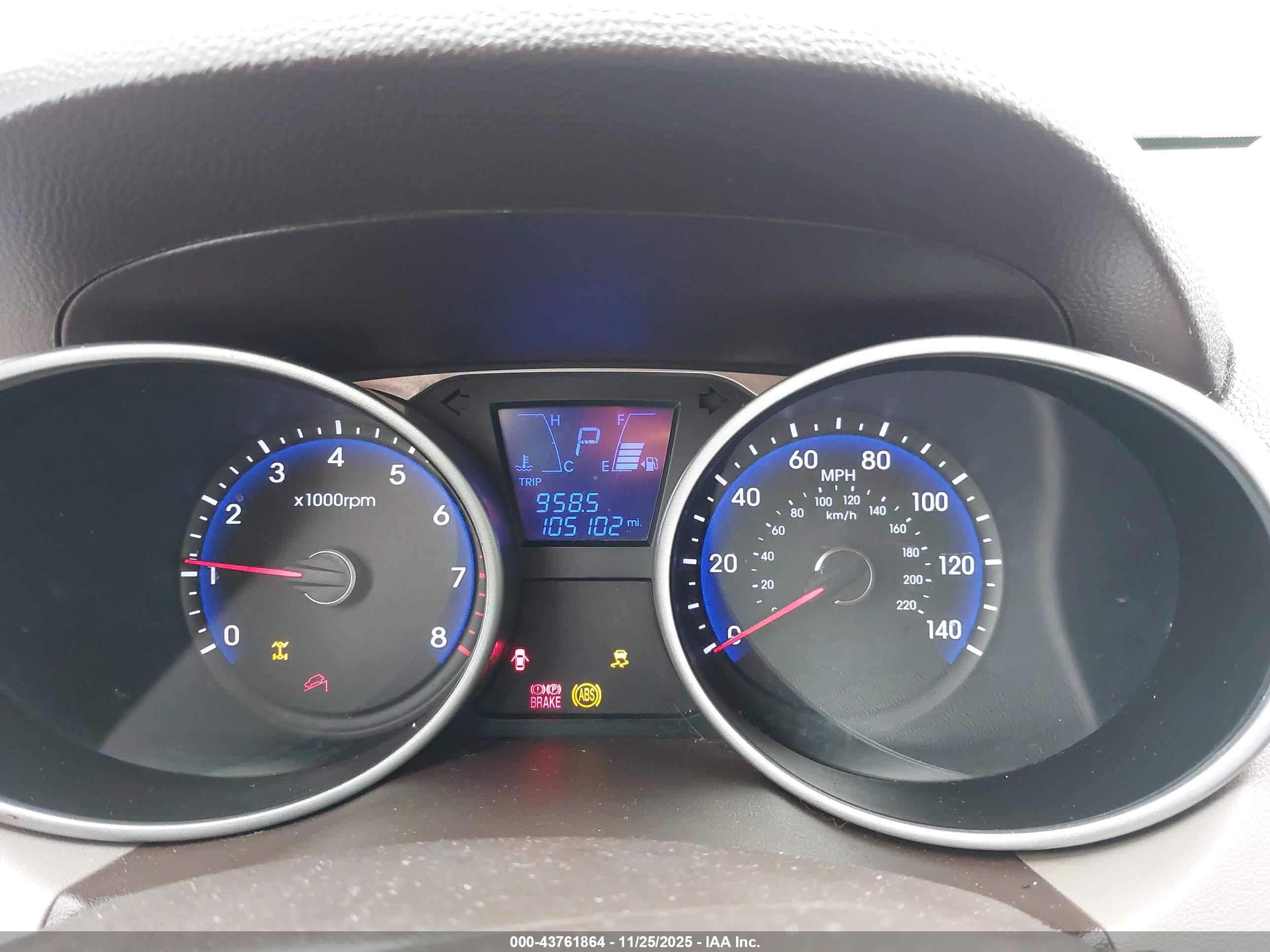 HYUNDAI TUCSON image 7