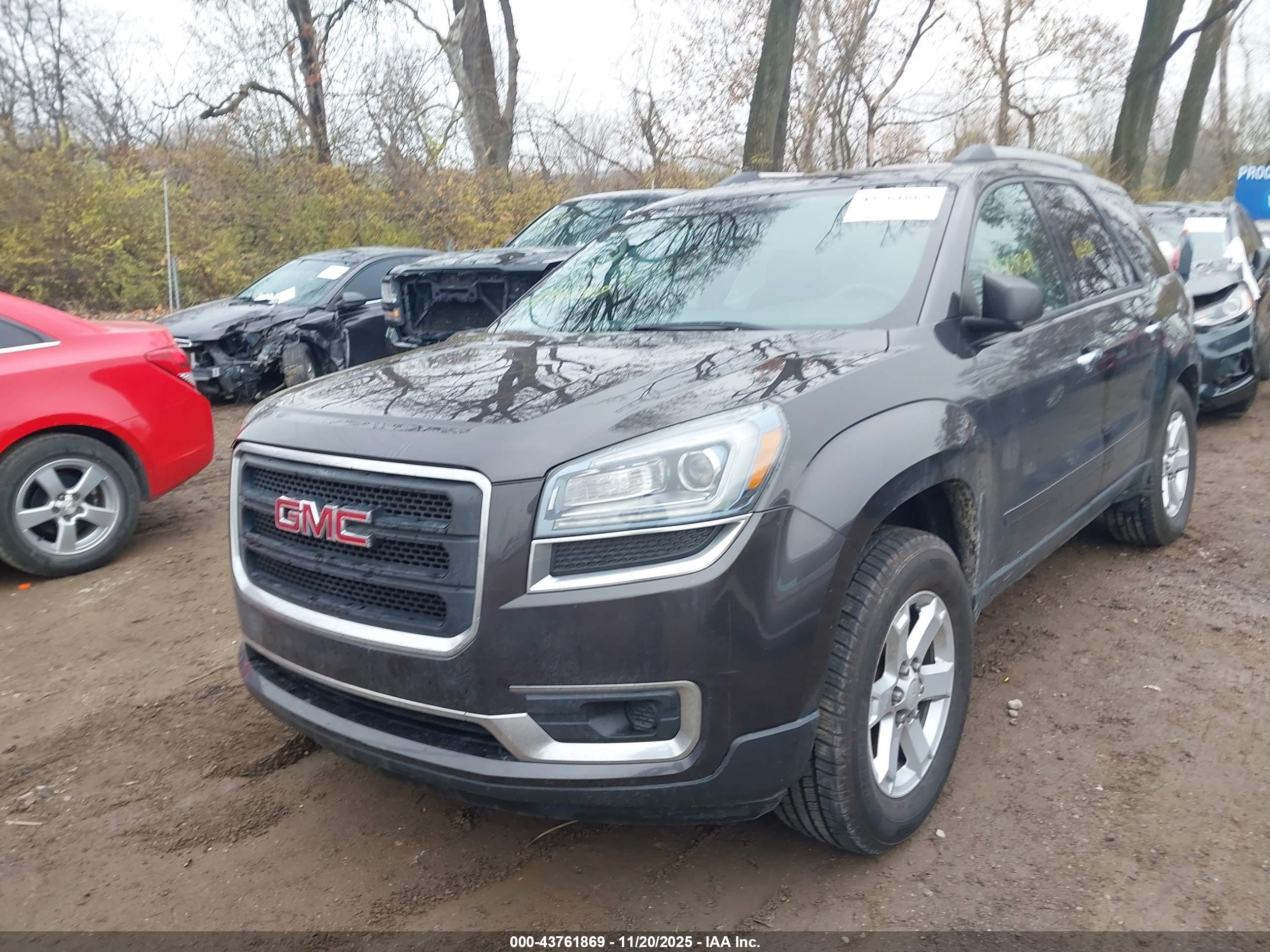 GMC ACADIA image 2