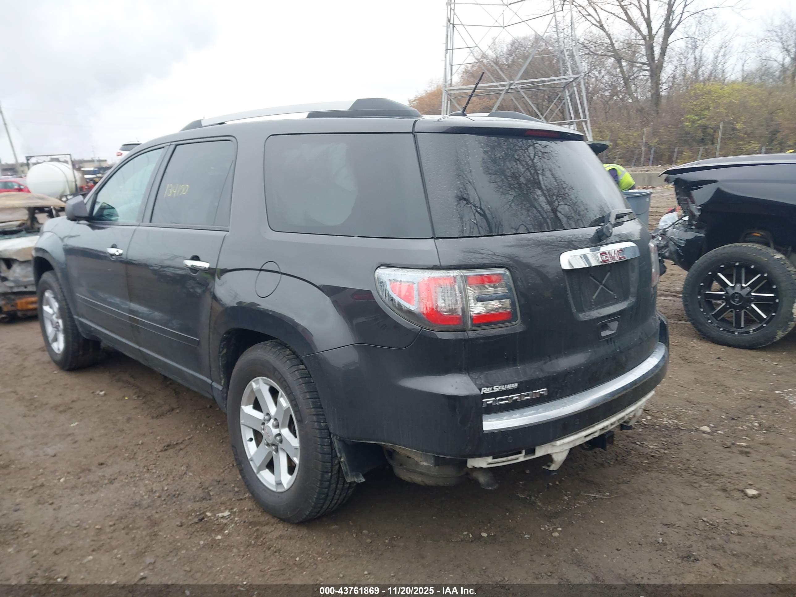 GMC ACADIA image 3