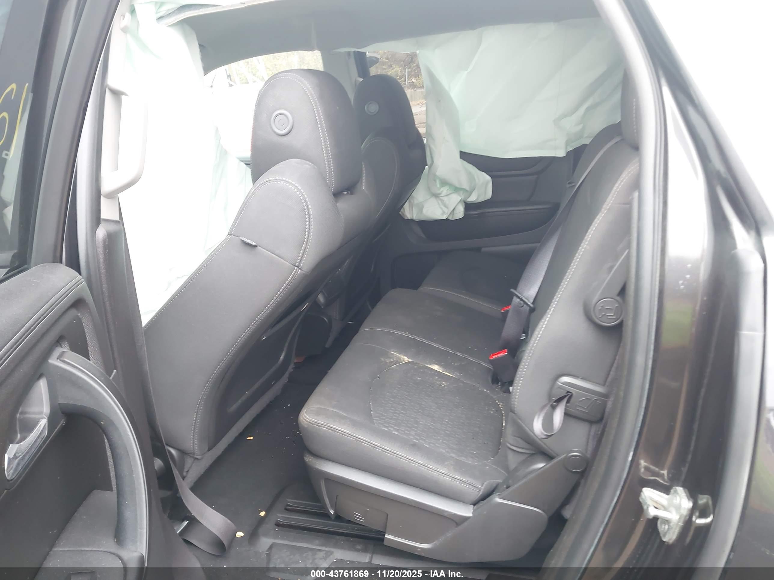 GMC ACADIA image 8