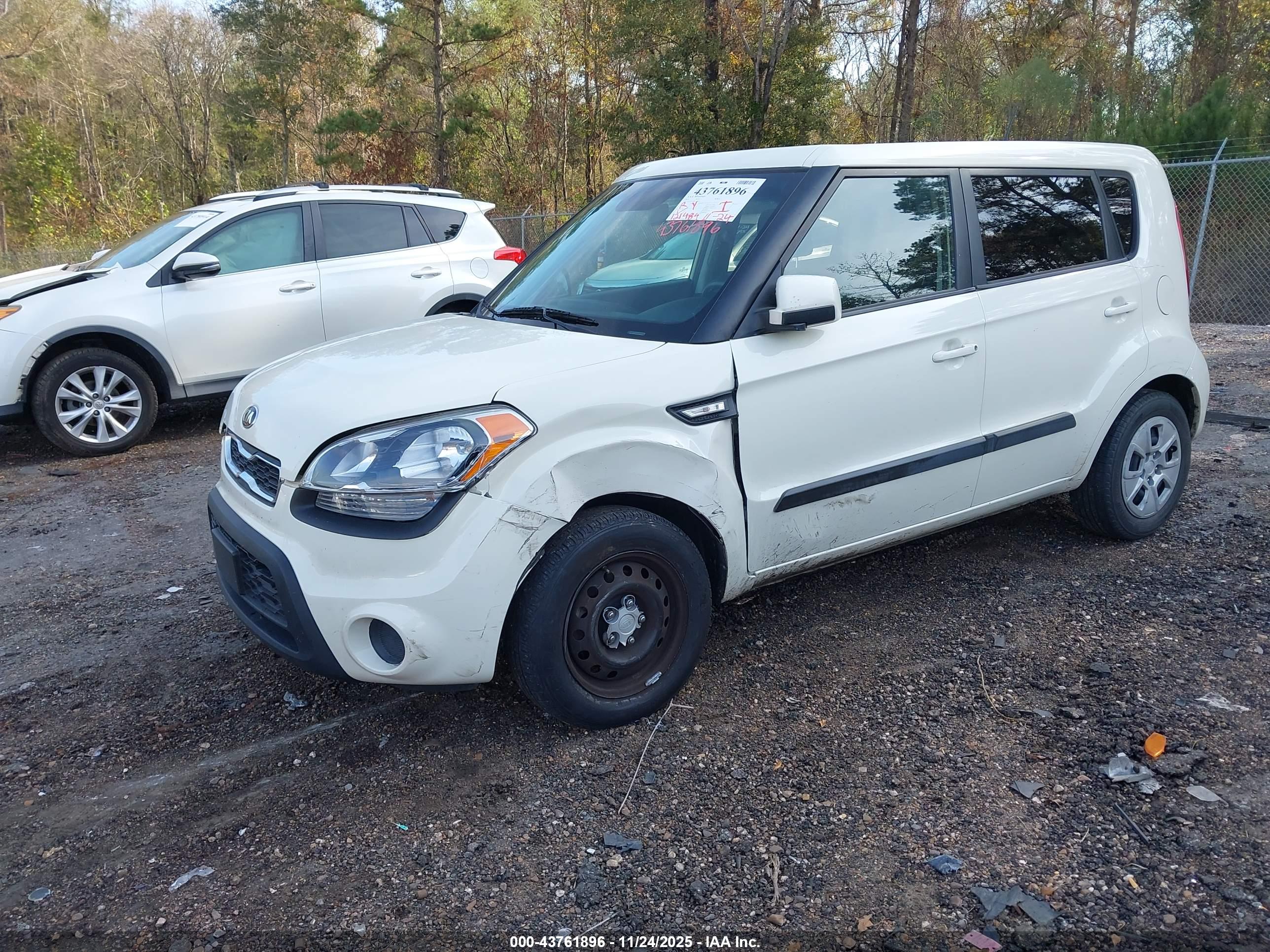 KIA SOUL image 2