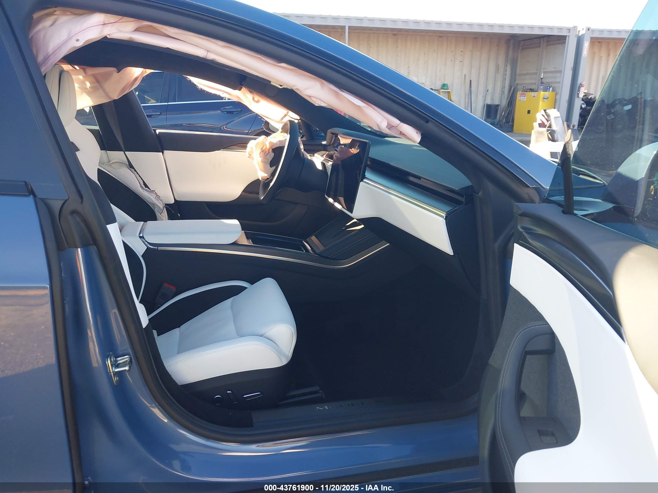 TESLA MODEL image 5