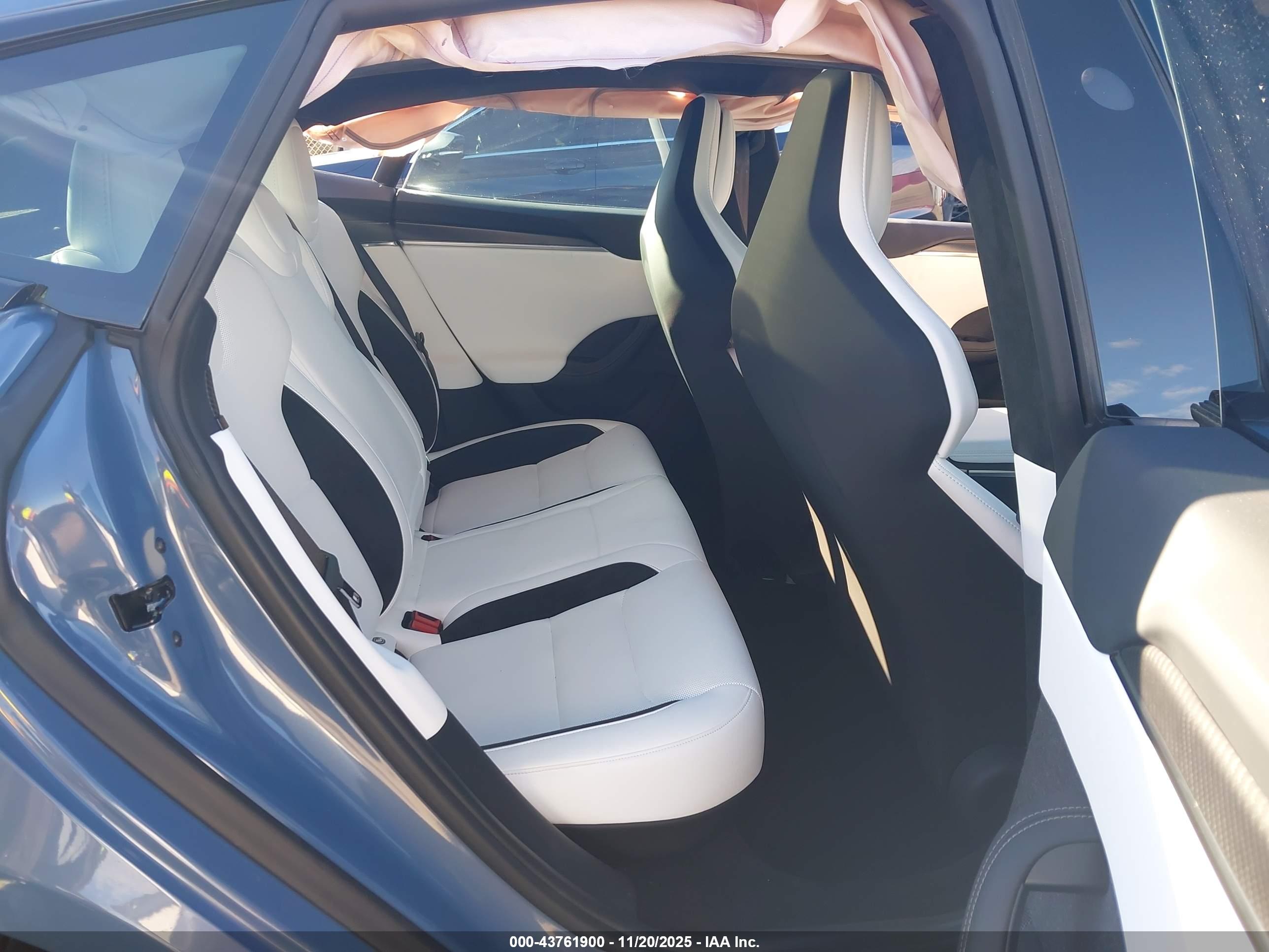 TESLA MODEL image 8