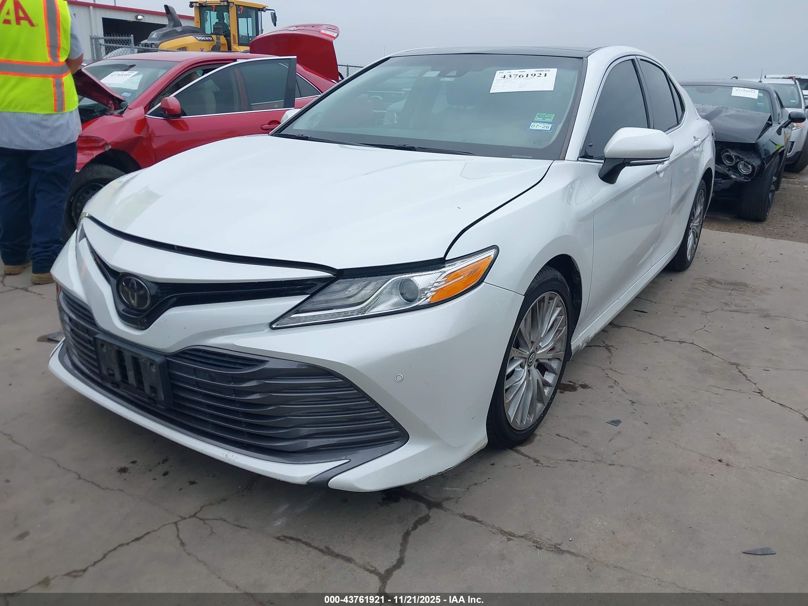 TOYOTA CAMRY image 2