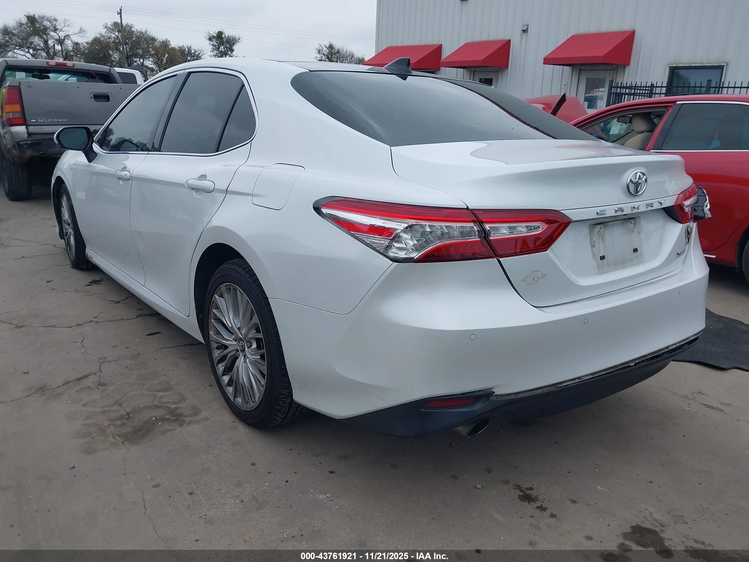 TOYOTA CAMRY image 3