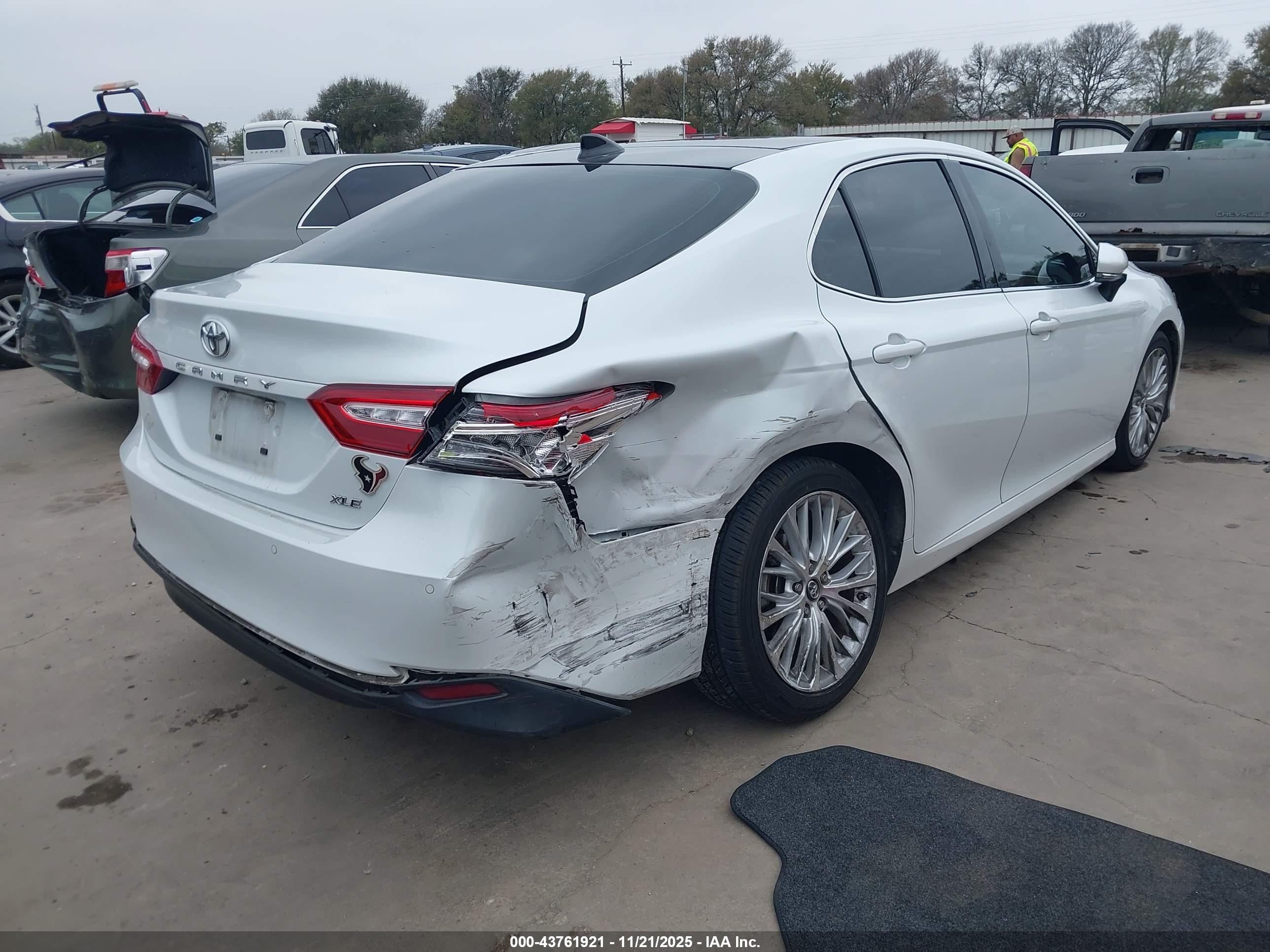 TOYOTA CAMRY image 4