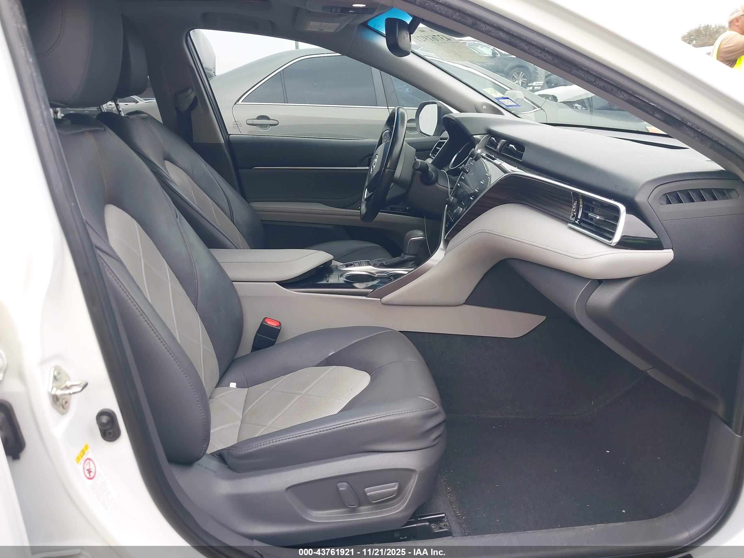 TOYOTA CAMRY image 5