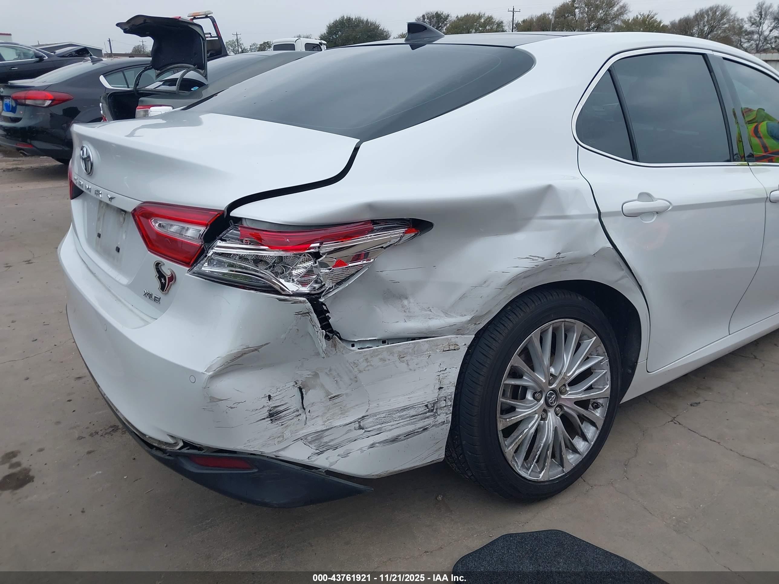 TOYOTA CAMRY image 6
