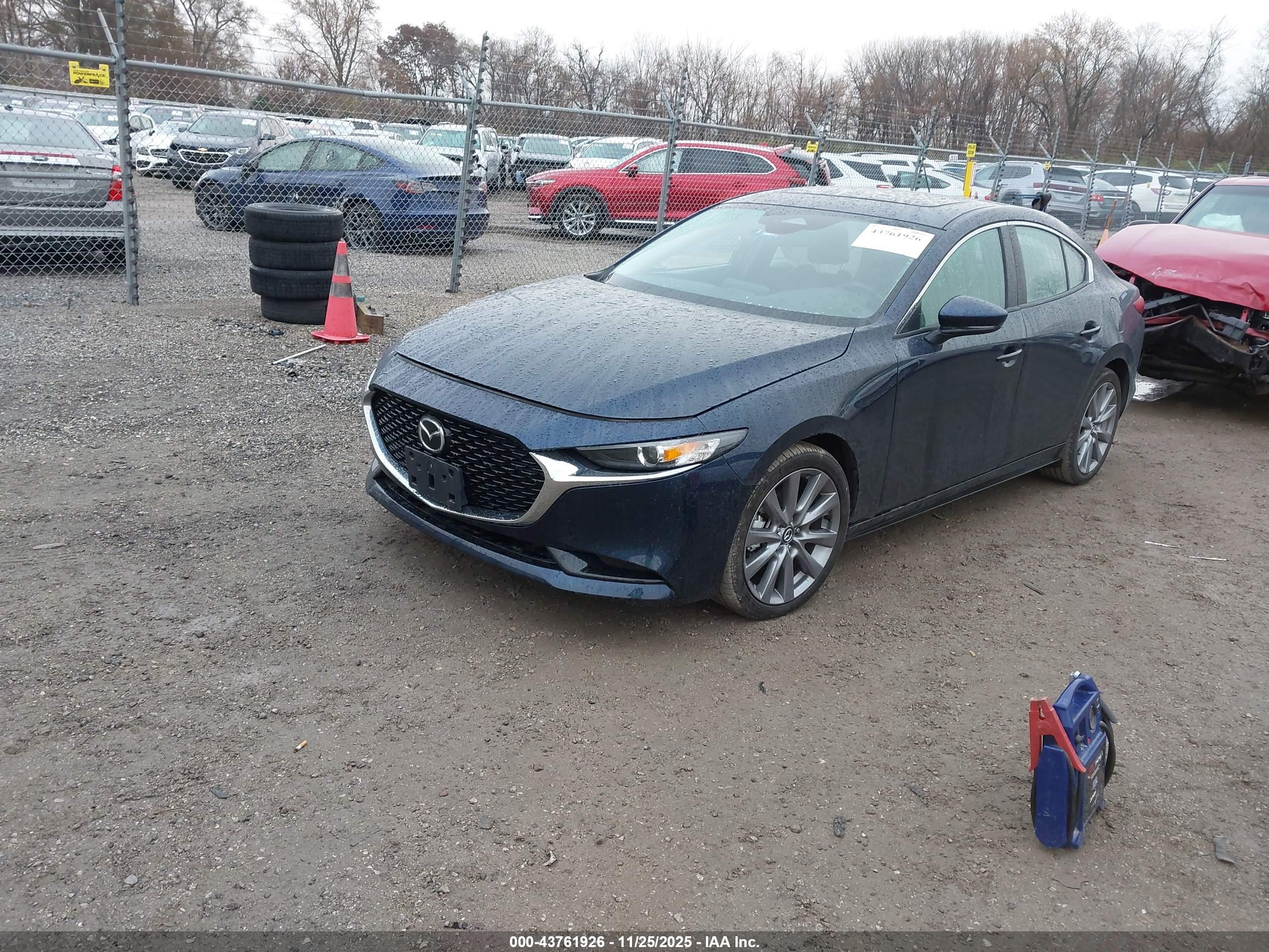 MAZDA MAZDA3 image 2