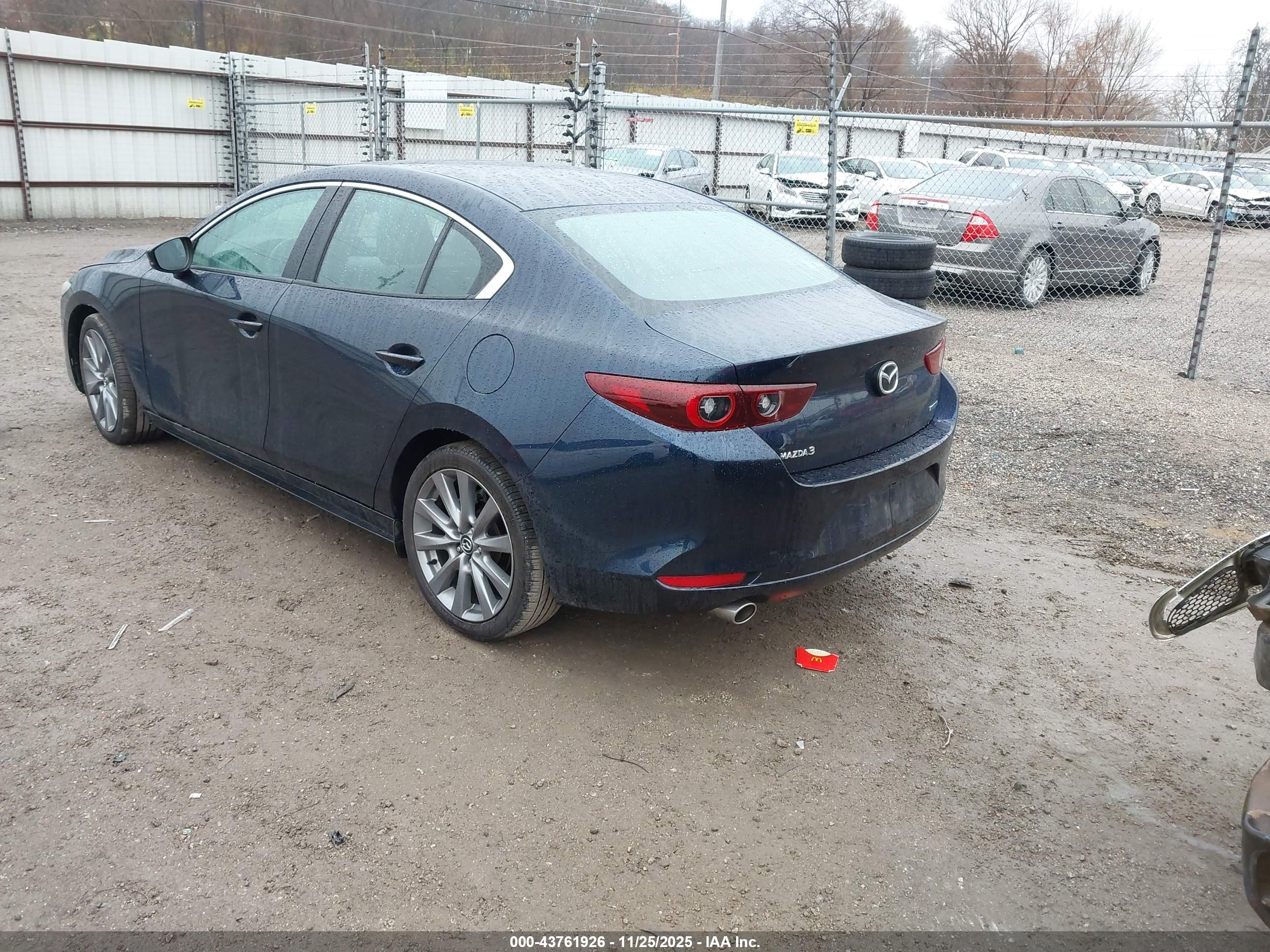MAZDA MAZDA3 image 3