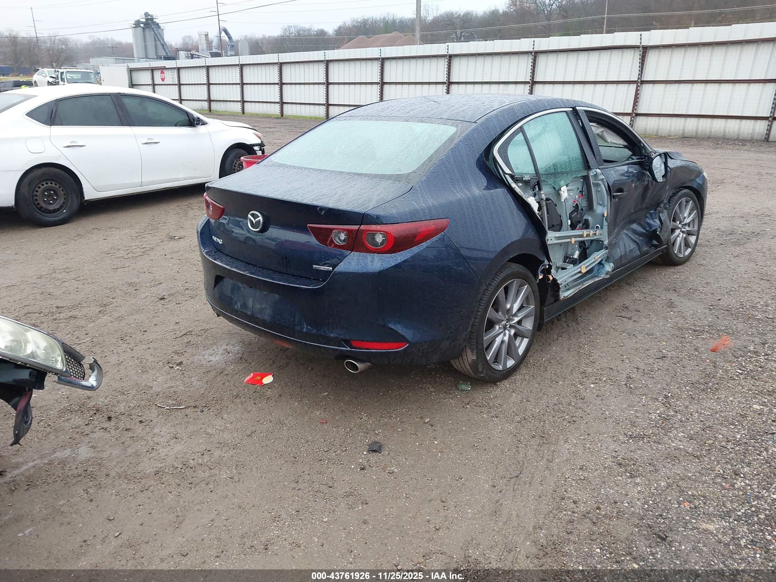 MAZDA MAZDA3 image 4