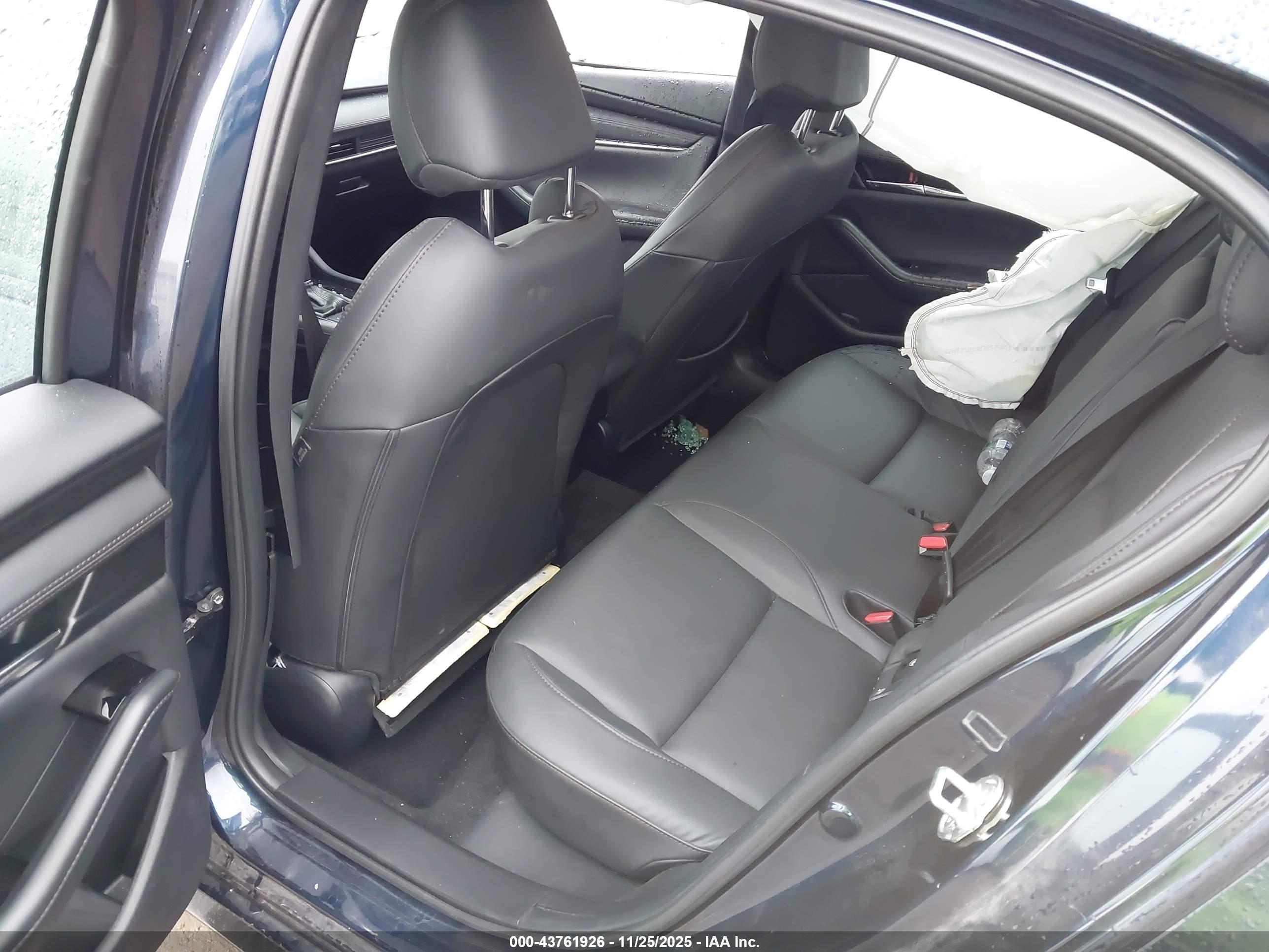 MAZDA MAZDA3 image 8