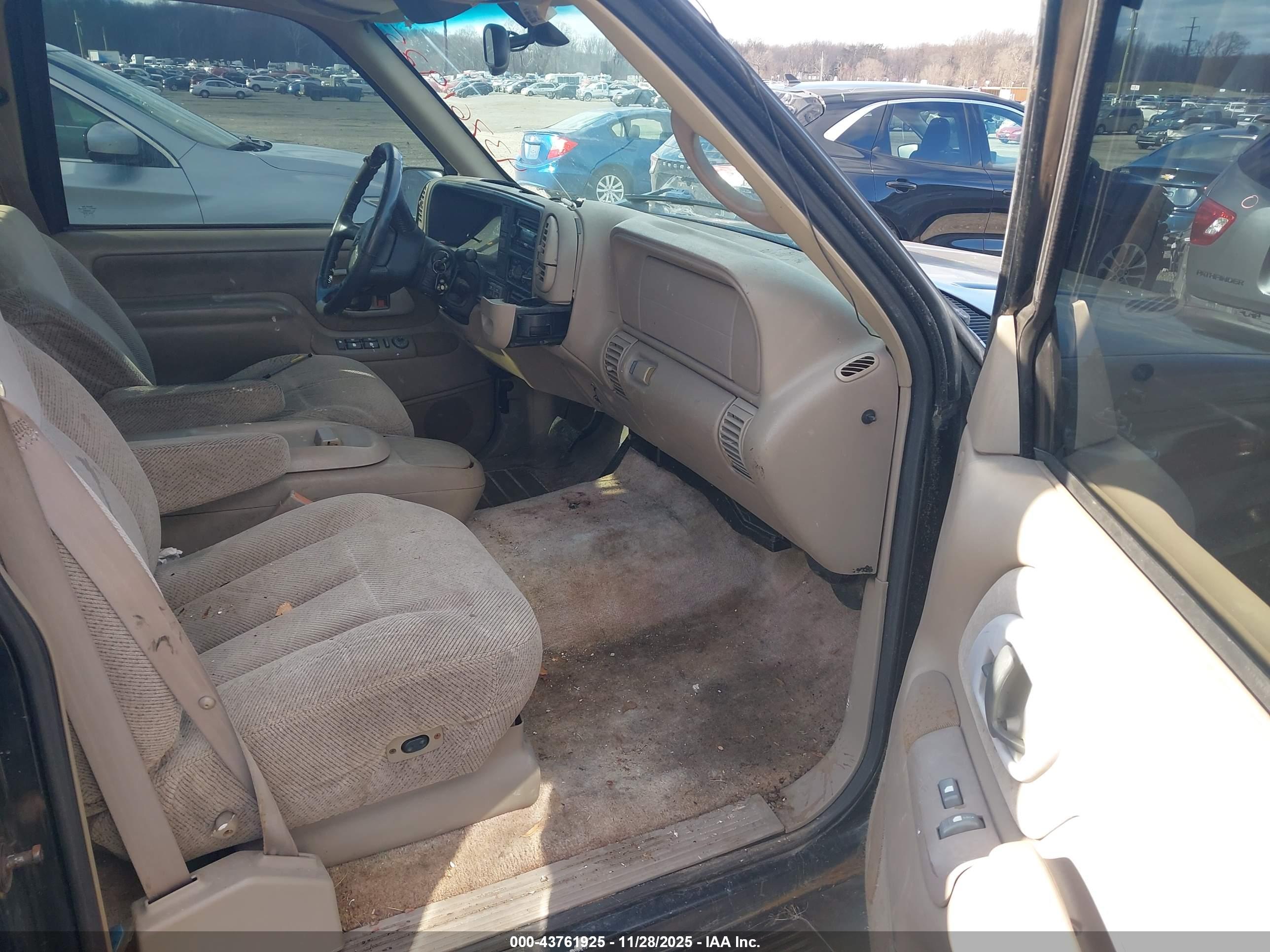 CHEVROLET TAHOE image 5
