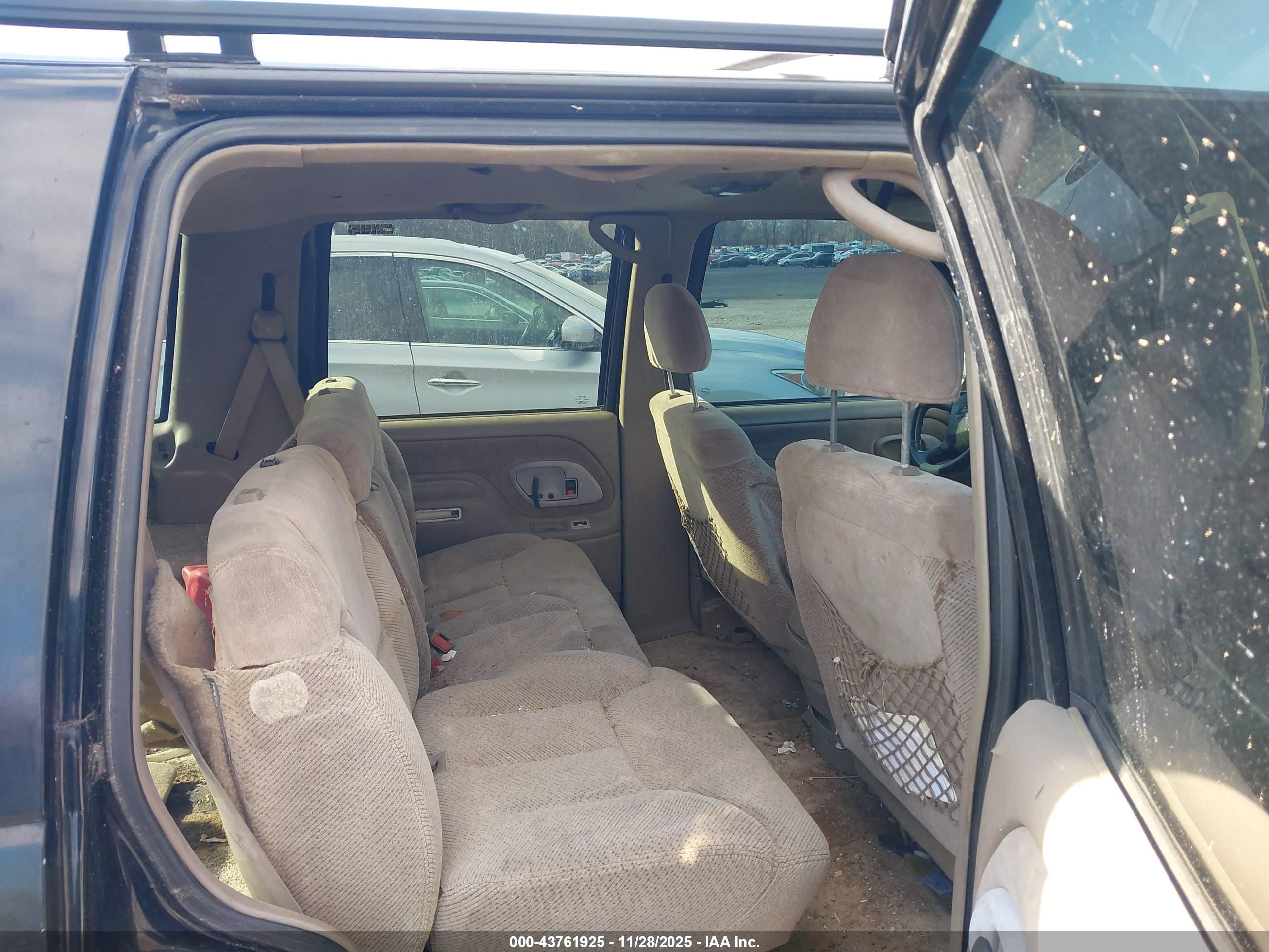 CHEVROLET TAHOE image 8