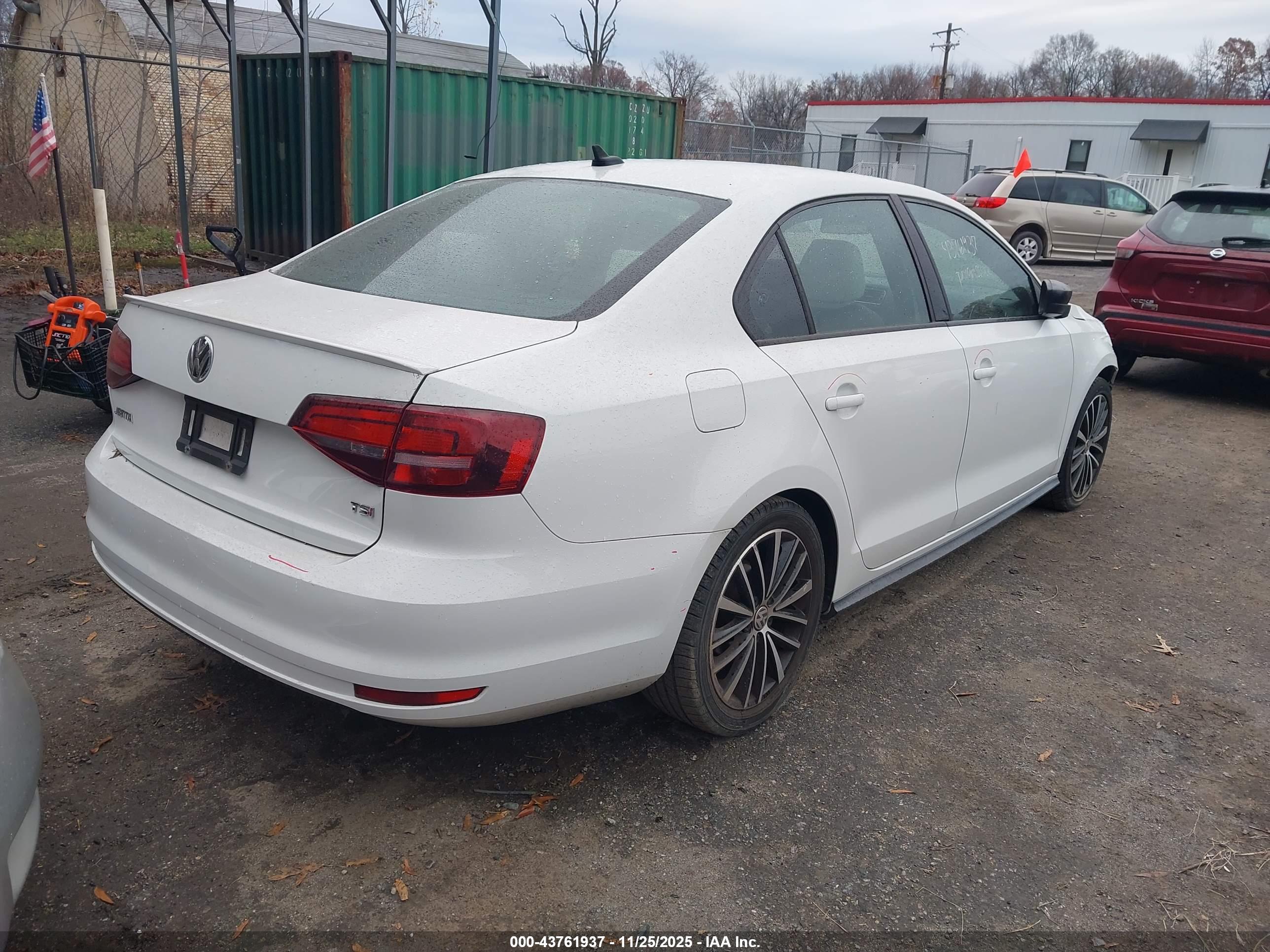 VOLKSWAGEN JETTA image 4