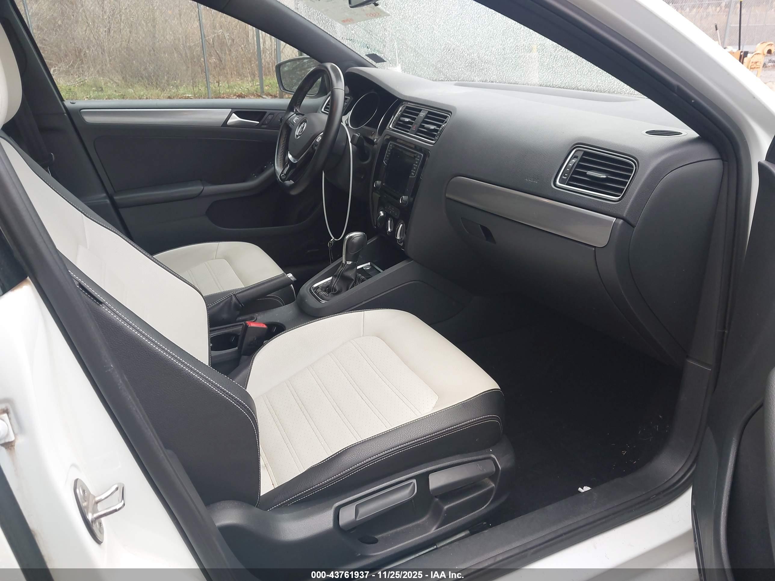 VOLKSWAGEN JETTA image 5