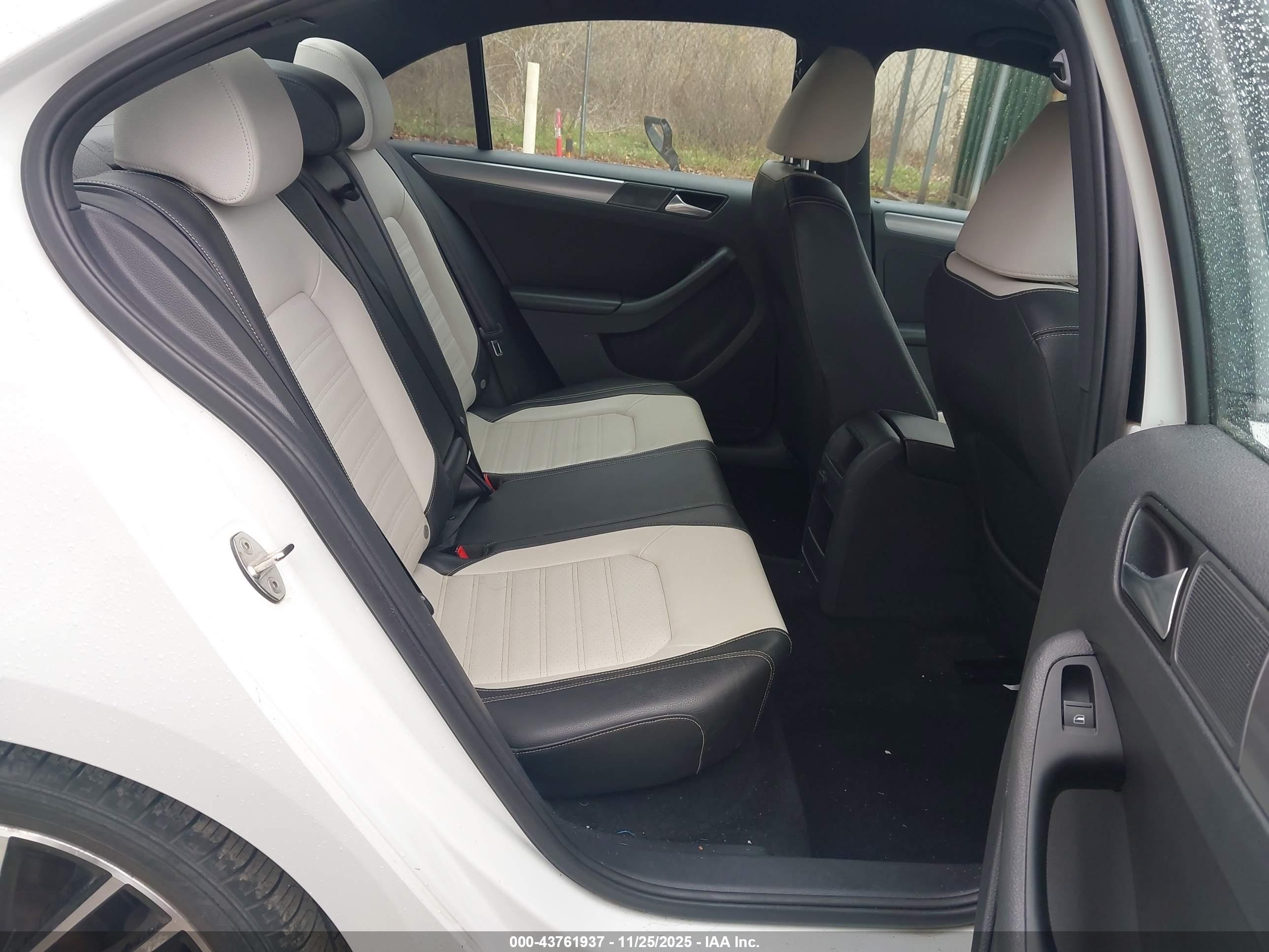 VOLKSWAGEN JETTA image 8
