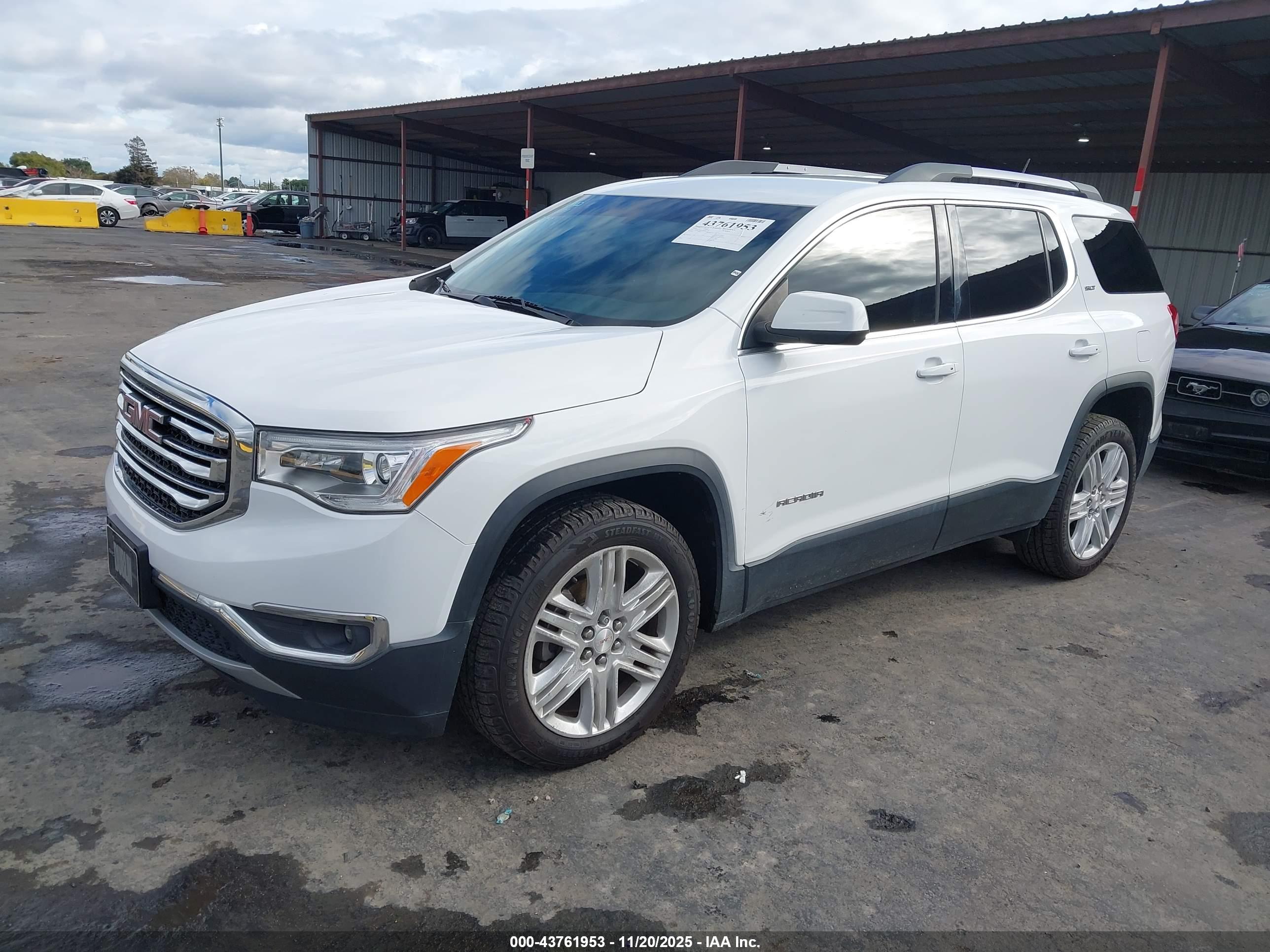GMC ACADIA image 2