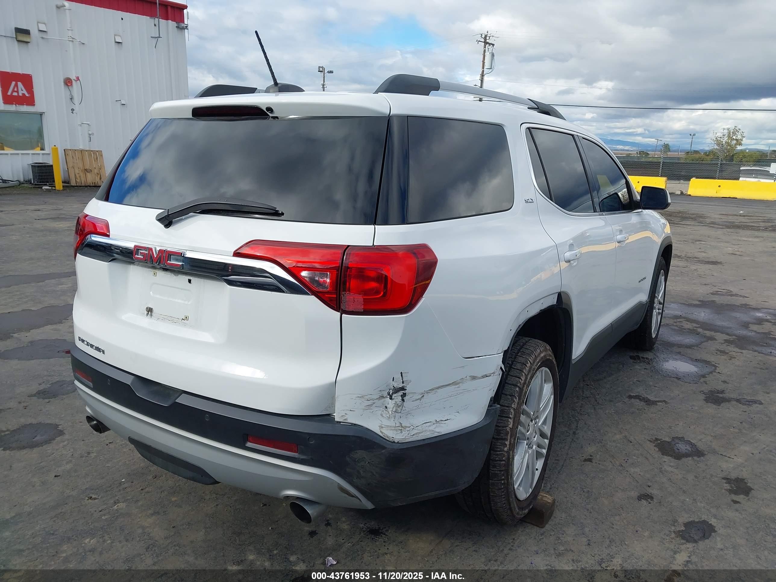 GMC ACADIA image 4