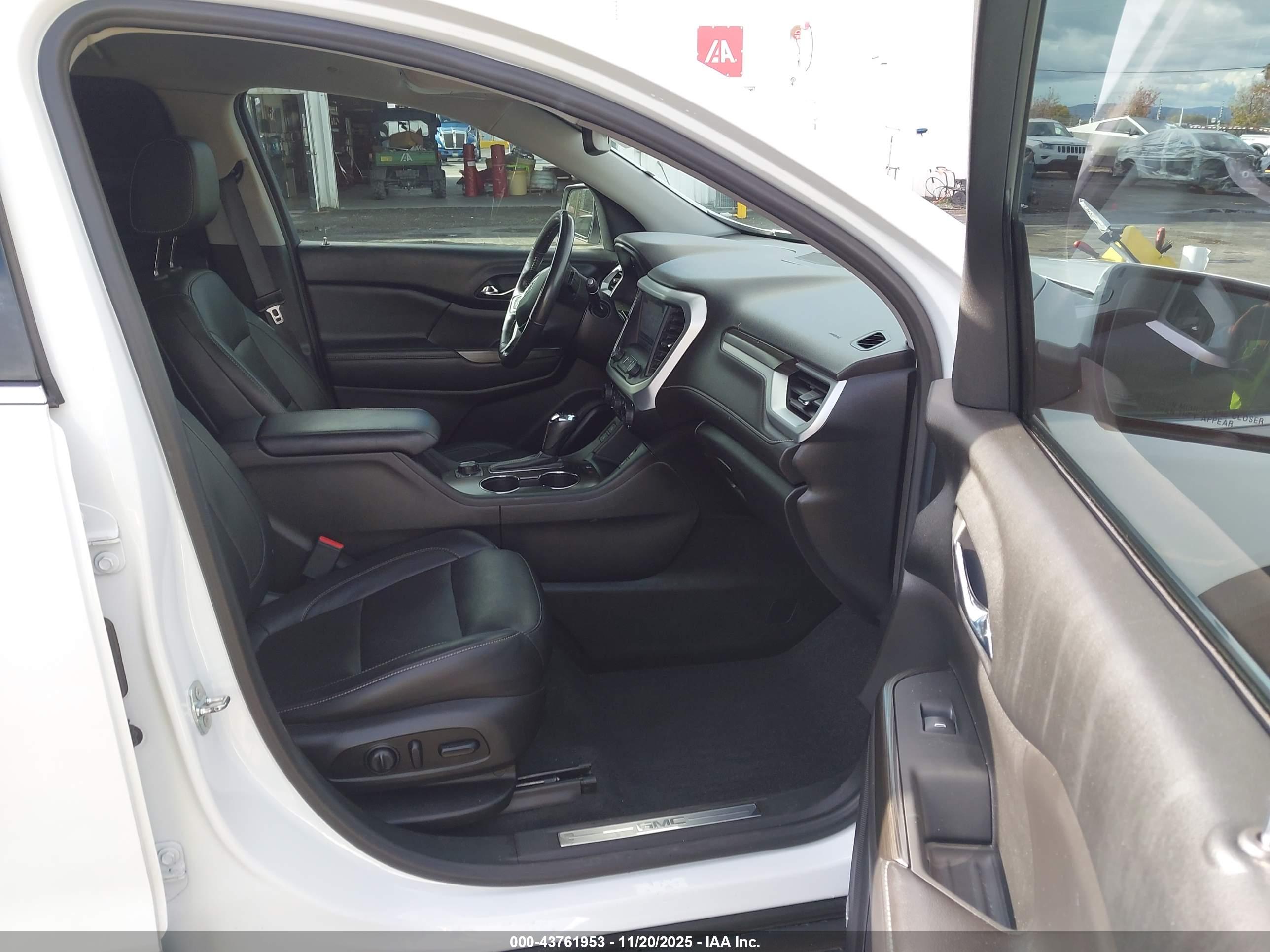 GMC ACADIA image 5