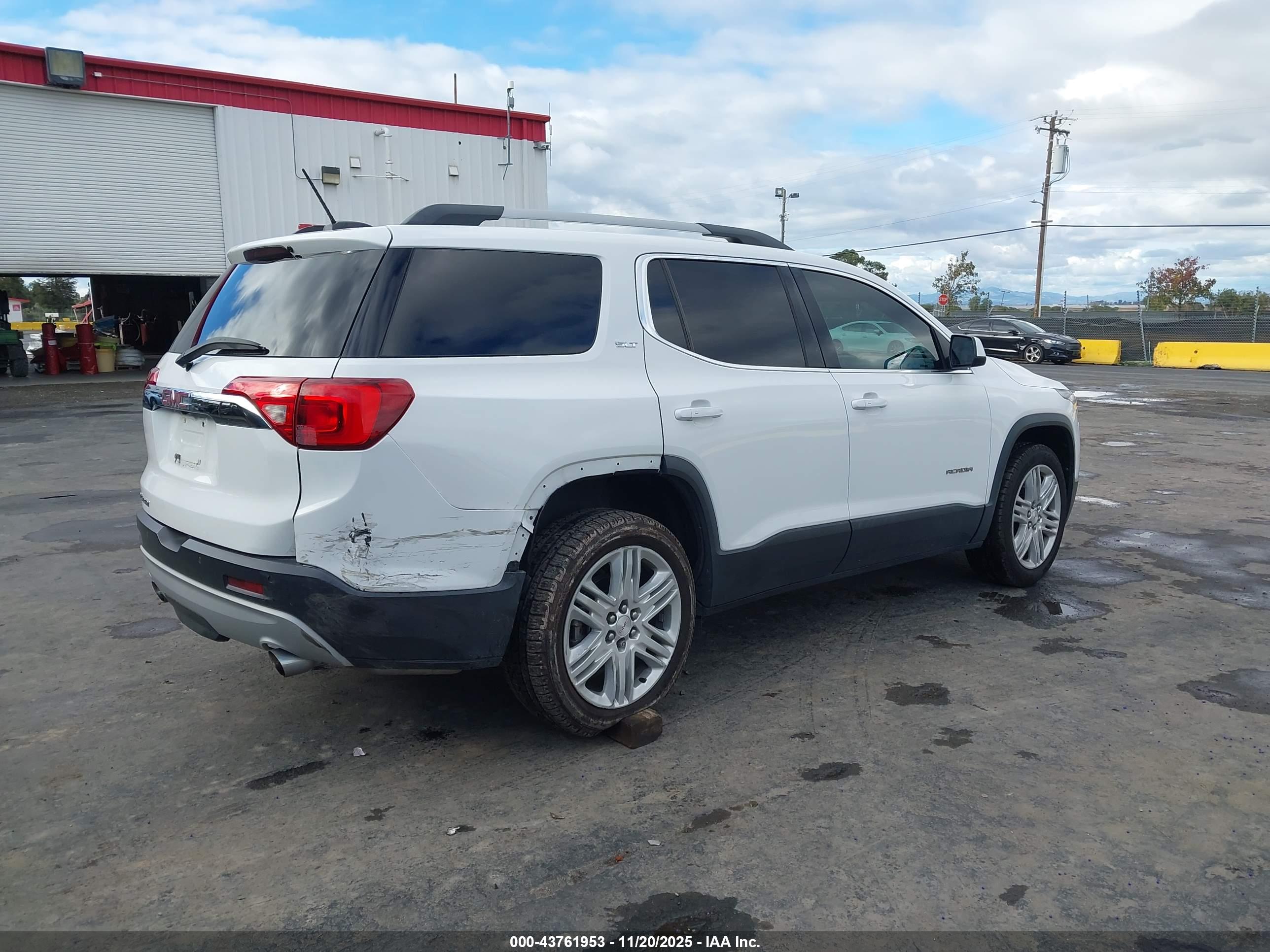 GMC ACADIA image 6