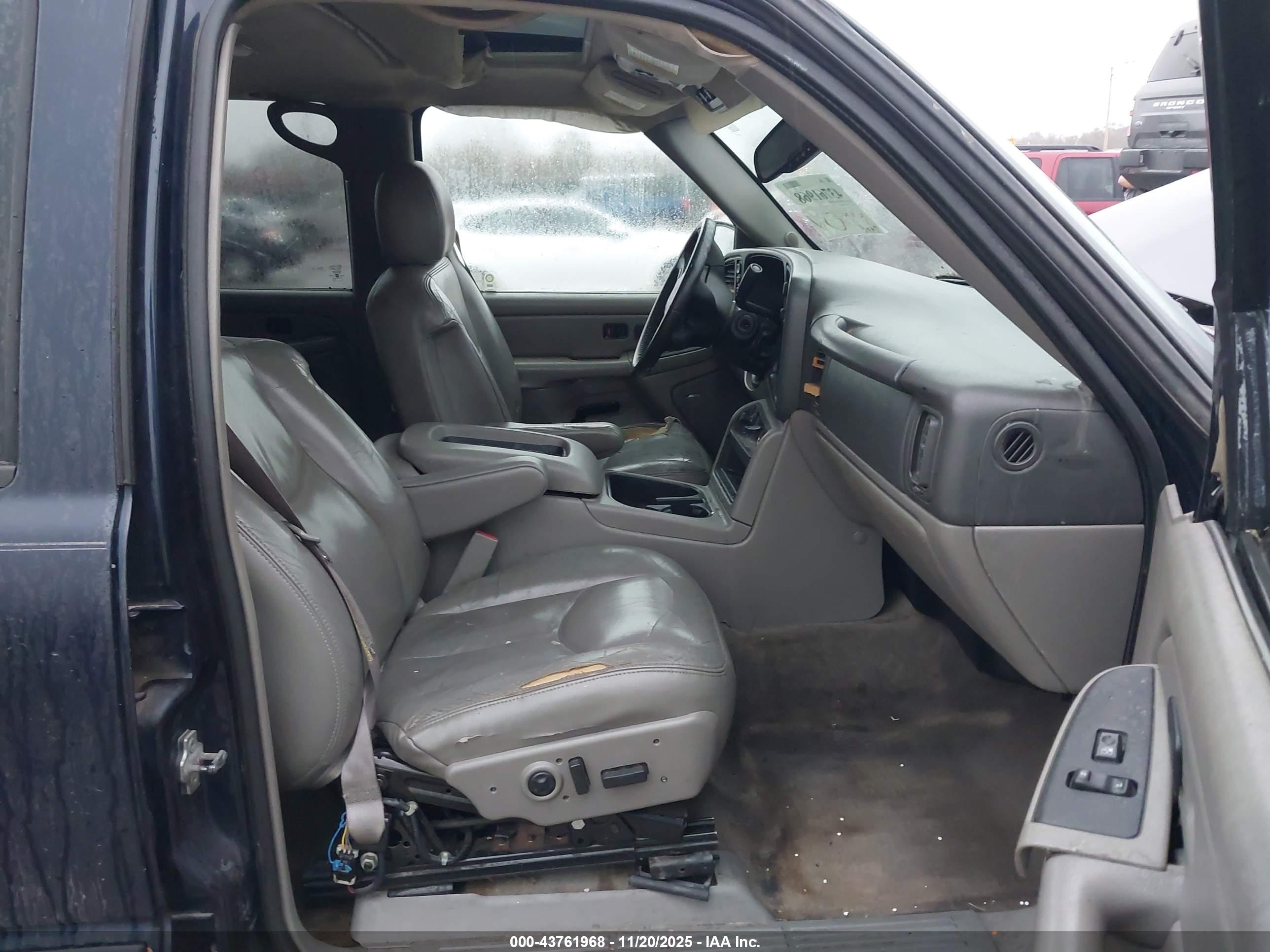 CHEVROLET TAHOE image 5