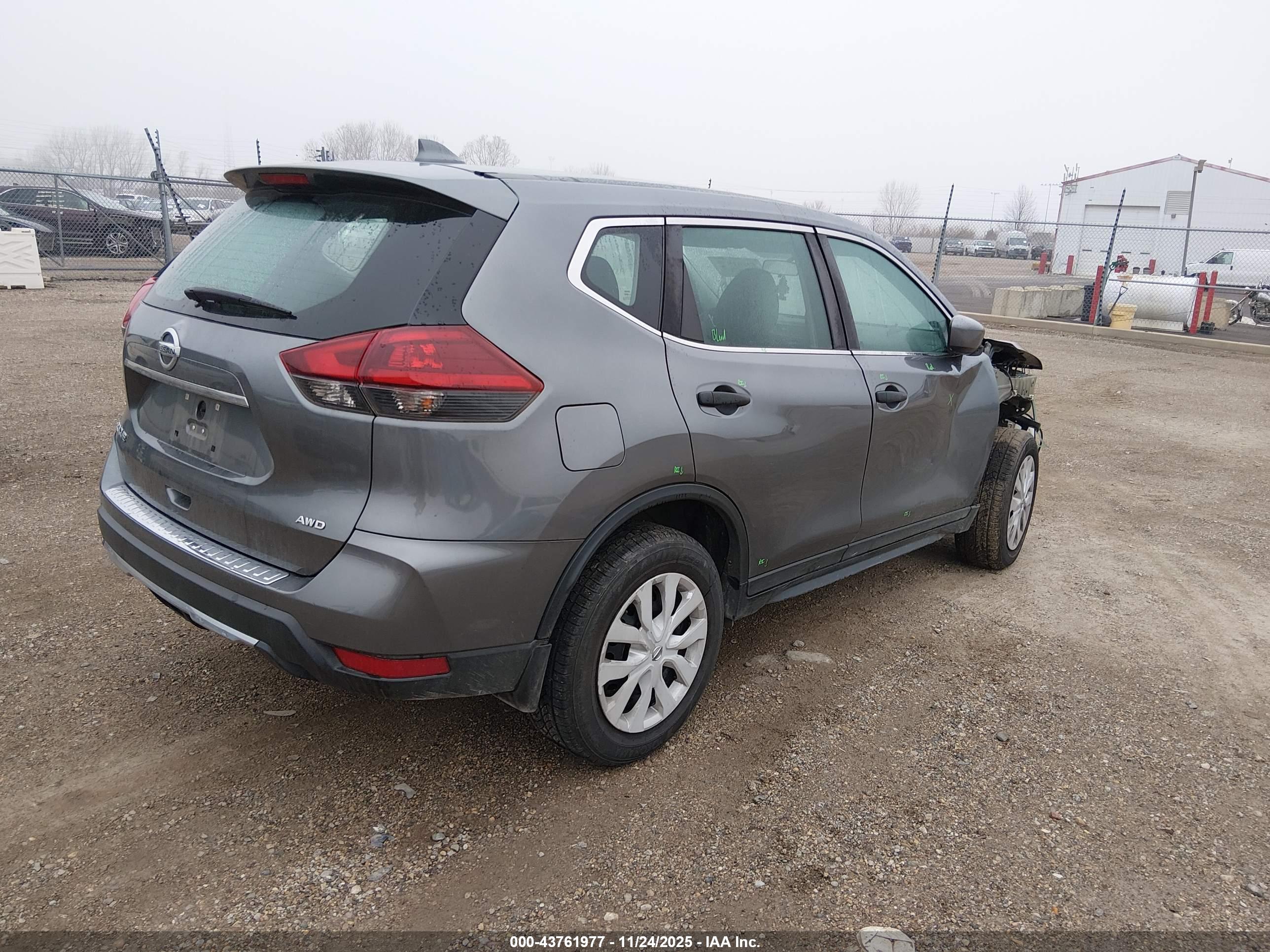 NISSAN ROGUE image 4