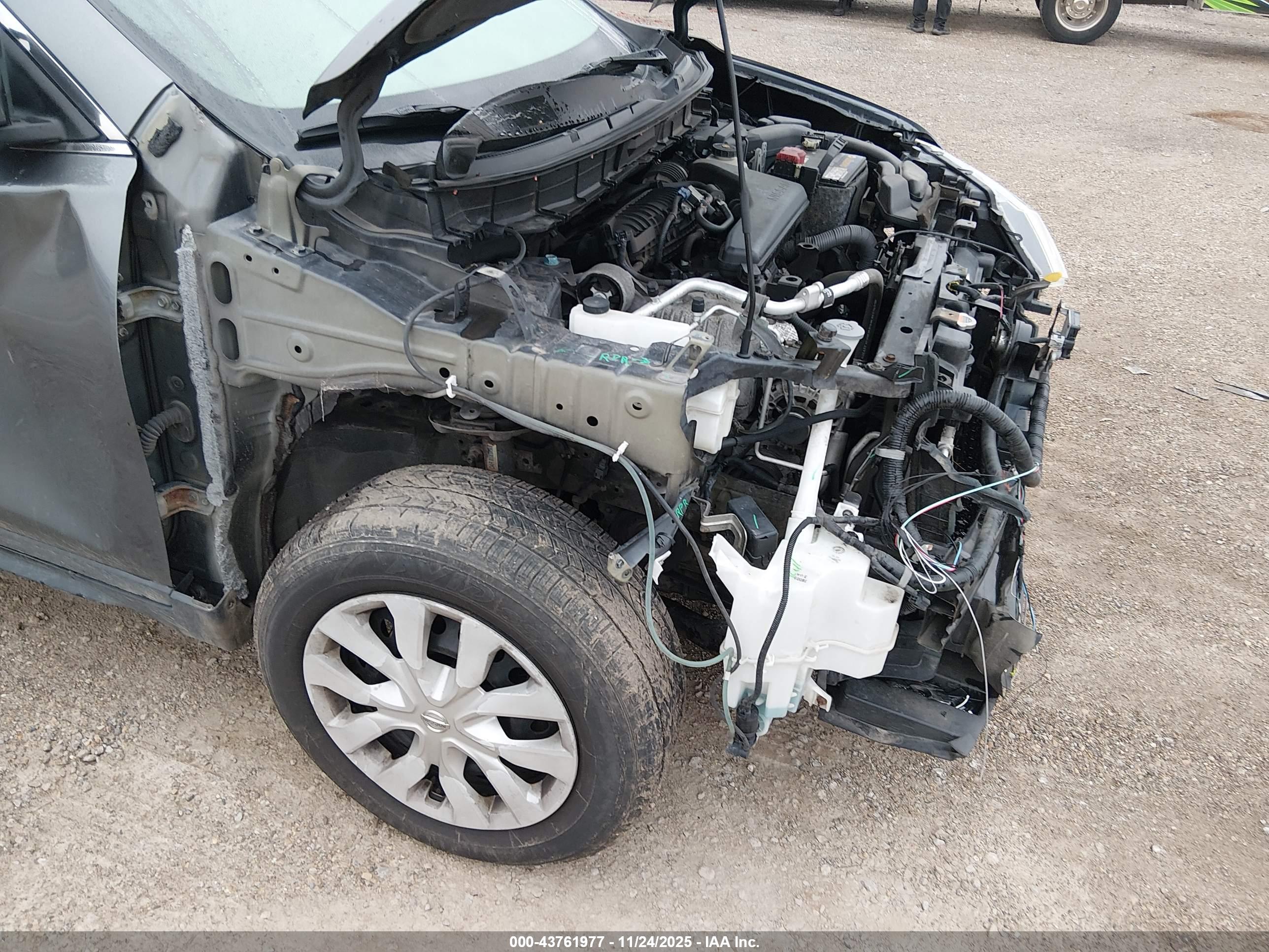 NISSAN ROGUE image 6